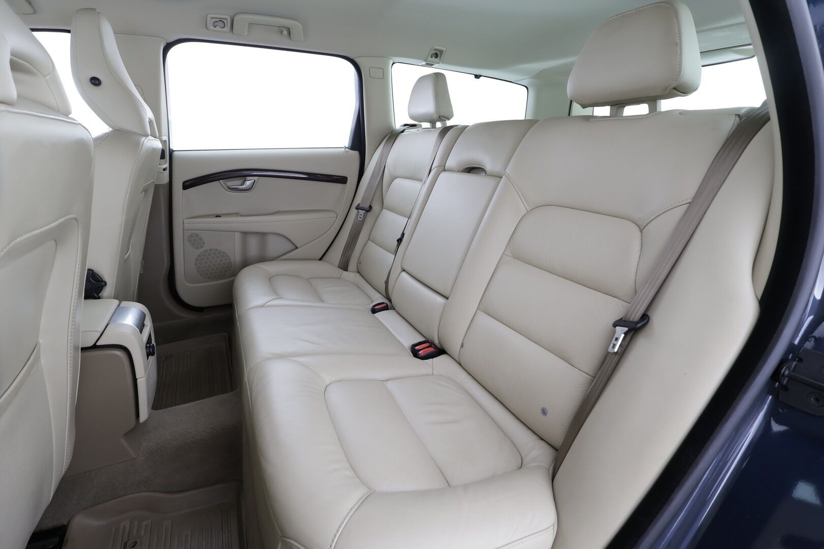 Volvo V70 2013 D3 Summum Edition aut * Vakkari / P.tutka / Kaarrevalot / Muistipenkki / Koukku / Webasto / Vaaleat nahat * - 1.Om Suomi-auto / Kahdet renkaat aluvanteilla / Merkkihuollettu / Huippusiisti - HULLU BLACKWEEK KORKOTARJOUS 2,49%