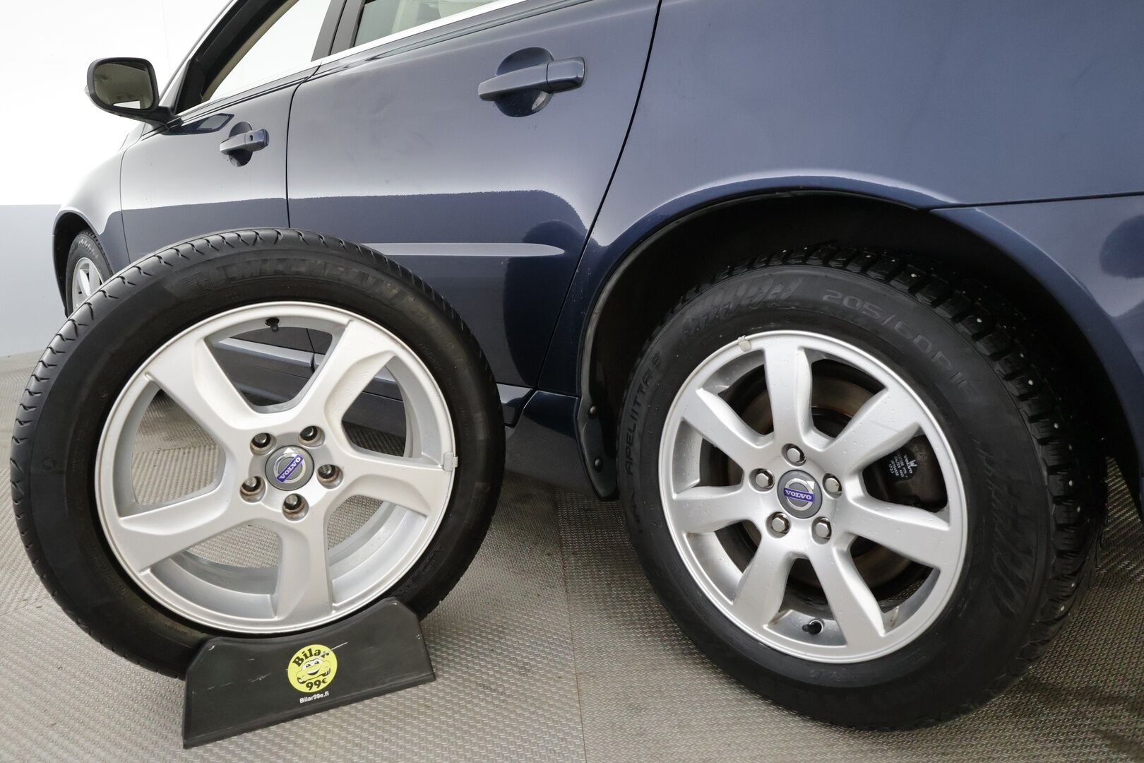 Volvo V70 2013 D3 Summum Edition aut * Vakkari / P.tutka / Kaarrevalot / Muistipenkki / Koukku / Webasto / Vaaleat nahat * - 1.Om Suomi-auto / Kahdet renkaat aluvanteilla / Merkkihuollettu / Huippusiisti - HULLU BLACKWEEK KORKOTARJOUS 2,49%