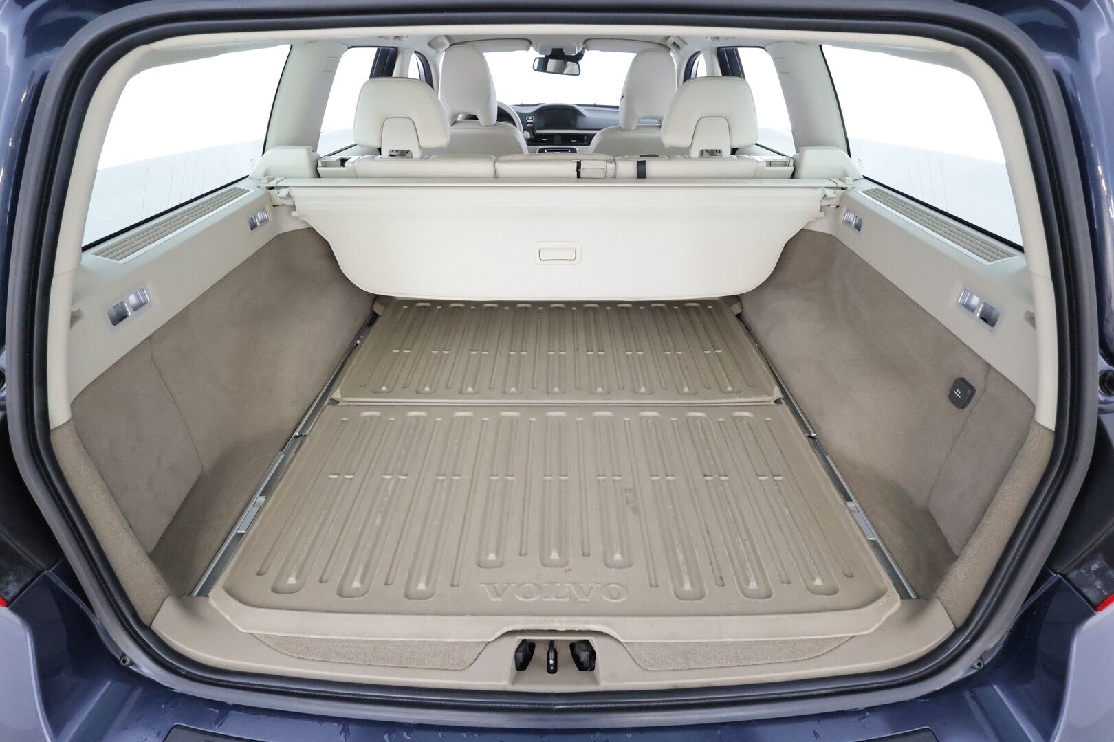 Volvo V70 2013 D3 Summum Edition aut * Vakkari / P.tutka / Kaarrevalot / Muistipenkki / Koukku / Webasto / Vaaleat nahat * - 1.Om Suomi-auto / Kahdet renkaat aluvanteilla / Merkkihuollettu / Huippusiisti - HULLU BLACKWEEK KORKOTARJOUS 2,49%