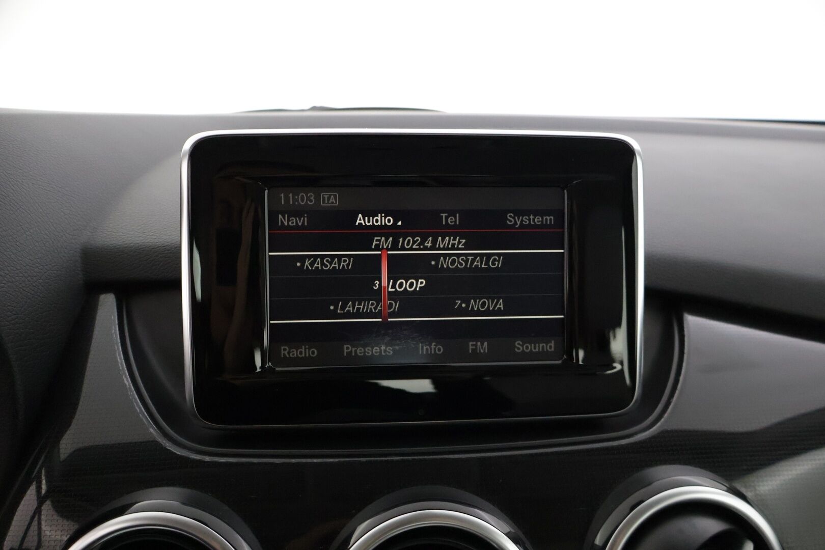 Mercedes-Benz B 2013 200 BE Premium Business * Suomi-auto / Vetokoukku / Lohkolämmitin / Etu-ja takatutkat / 2x renkaat * - * Suomi-auto / Siisti yksilö / Hyvin huollettu *