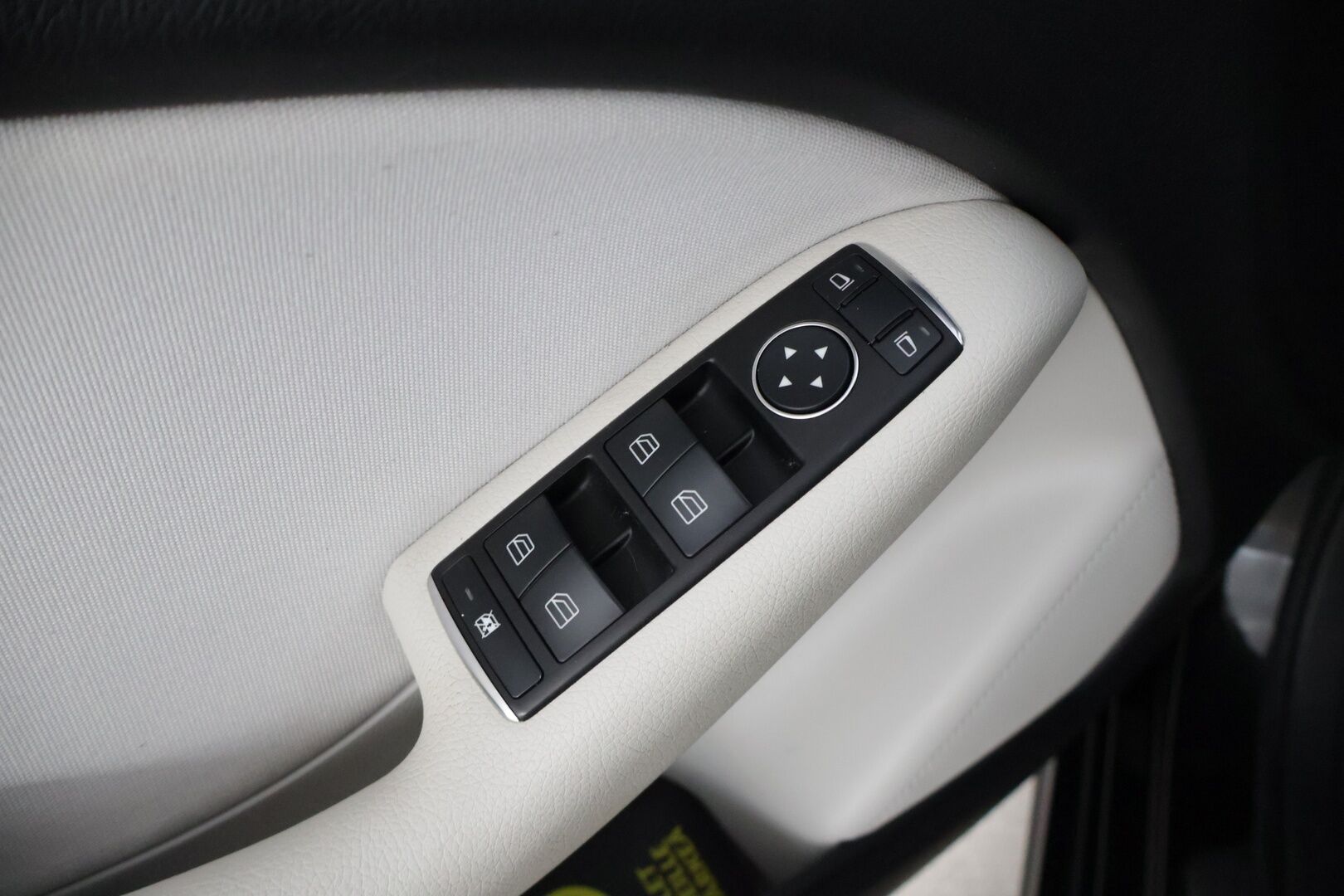 Mercedes-Benz B 2013 200 BE Premium Business * Suomi-auto / Vetokoukku / Lohkolämmitin / Etu-ja takatutkat / 2x renkaat * - * Suomi-auto / Siisti yksilö / Hyvin huollettu *