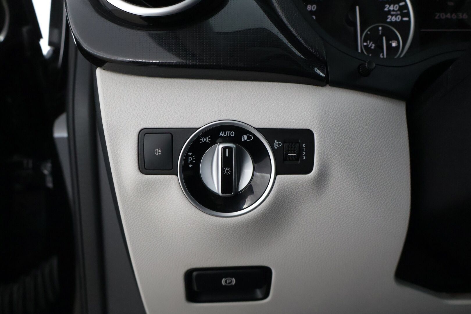 Mercedes-Benz B 2013 200 BE Premium Business * Suomi-auto / Vetokoukku / Lohkolämmitin / Etu-ja takatutkat / 2x renkaat * - * Suomi-auto / Siisti yksilö / Hyvin huollettu *