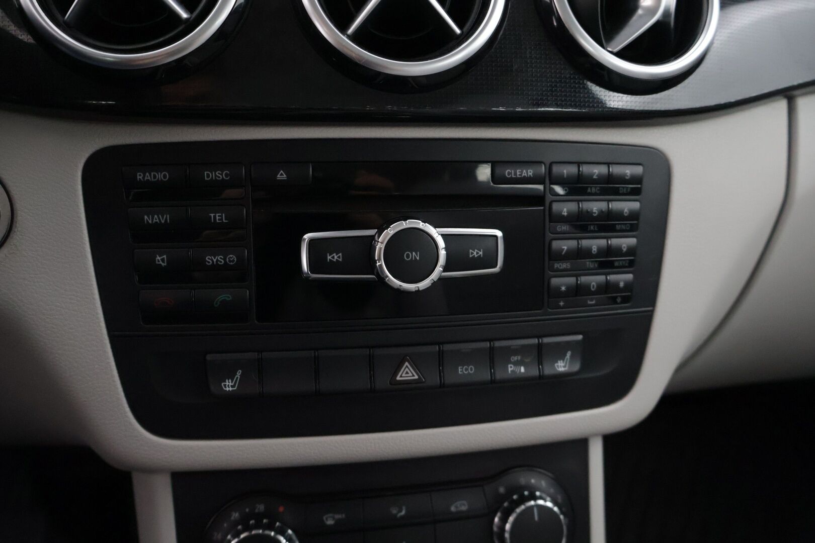 Mercedes-Benz B 2013 200 BE Premium Business * Suomi-auto / Vetokoukku / Lohkolämmitin / Etu-ja takatutkat / 2x renkaat * - * Suomi-auto / Siisti yksilö / Hyvin huollettu *