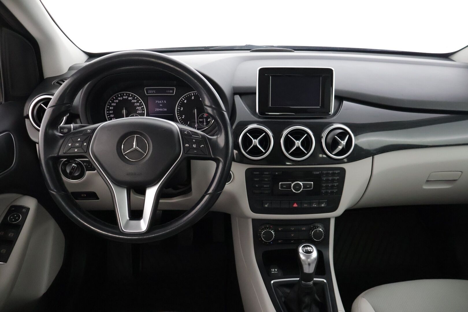 Mercedes-Benz B 2013 200 BE Premium Business * Suomi-auto / Vetokoukku / Lohkolämmitin / Etu-ja takatutkat / 2x renkaat * - * Suomi-auto / Siisti yksilö / Hyvin huollettu *