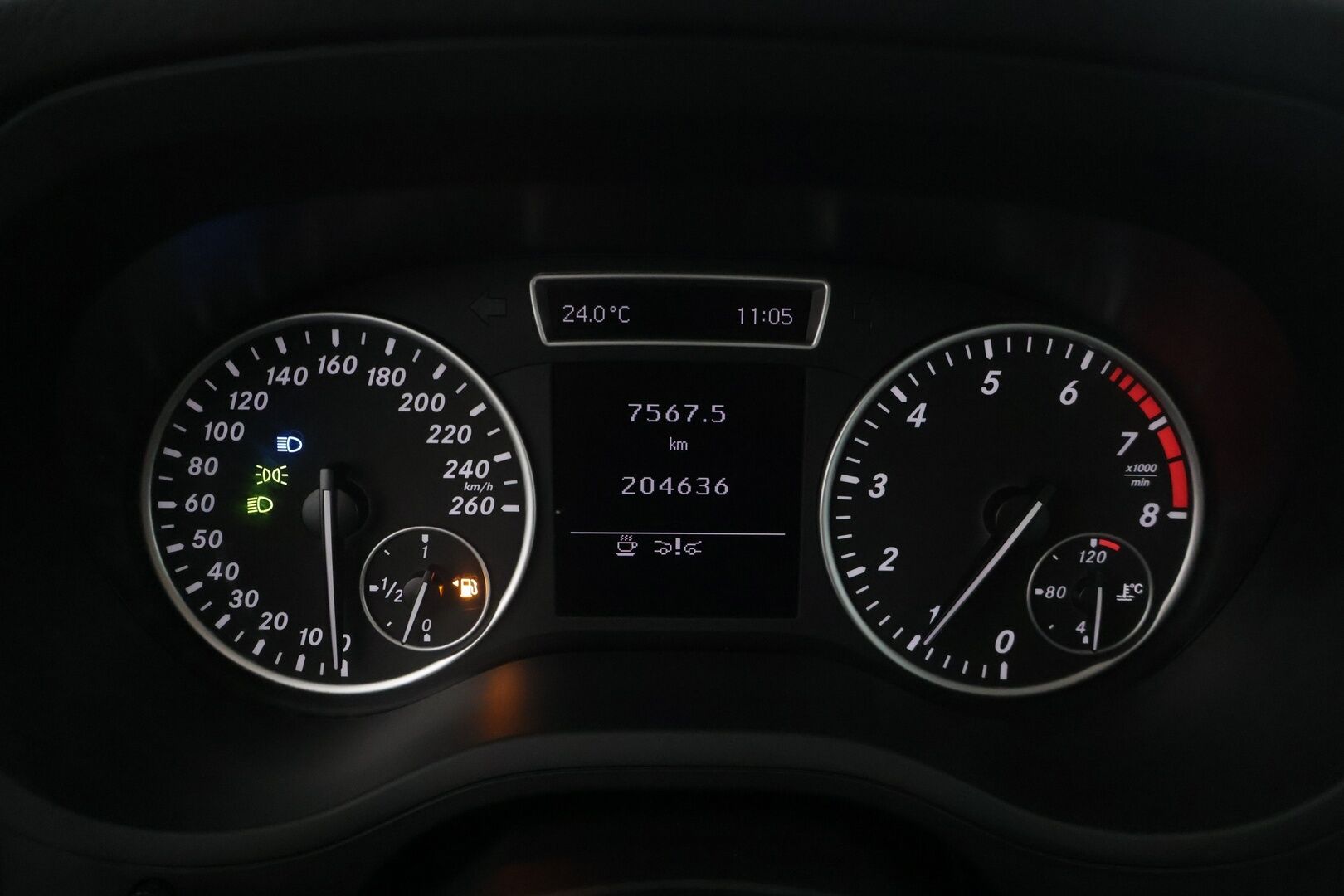Mercedes-Benz B 2013 200 BE Premium Business * Suomi-auto / Vetokoukku / Lohkolämmitin / Etu-ja takatutkat / 2x renkaat * - * Suomi-auto / Siisti yksilö / Hyvin huollettu *