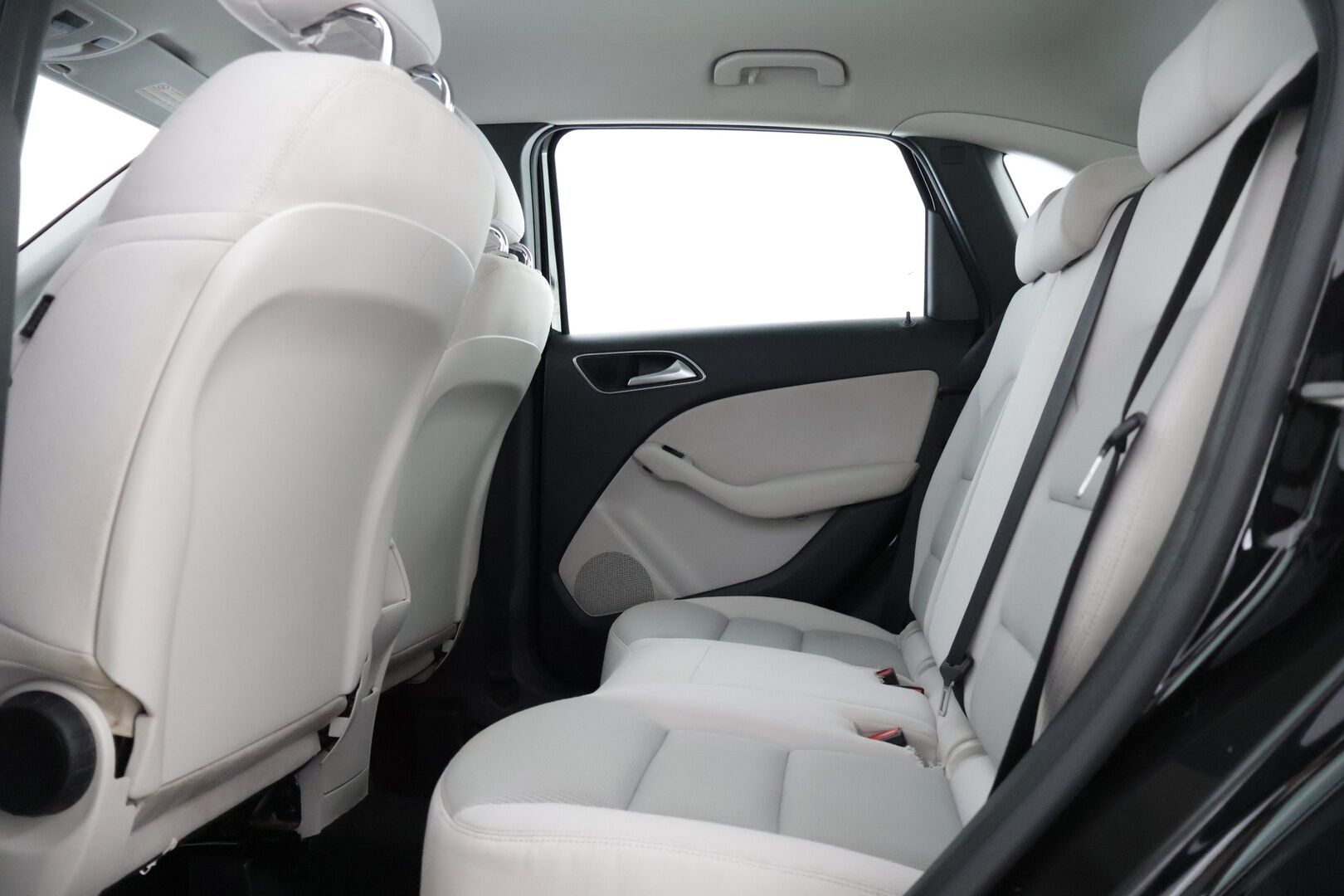 Mercedes-Benz B 2013 200 BE Premium Business * Suomi-auto / Vetokoukku / Lohkolämmitin / Etu-ja takatutkat / 2x renkaat * - * Suomi-auto / Siisti yksilö / Hyvin huollettu *