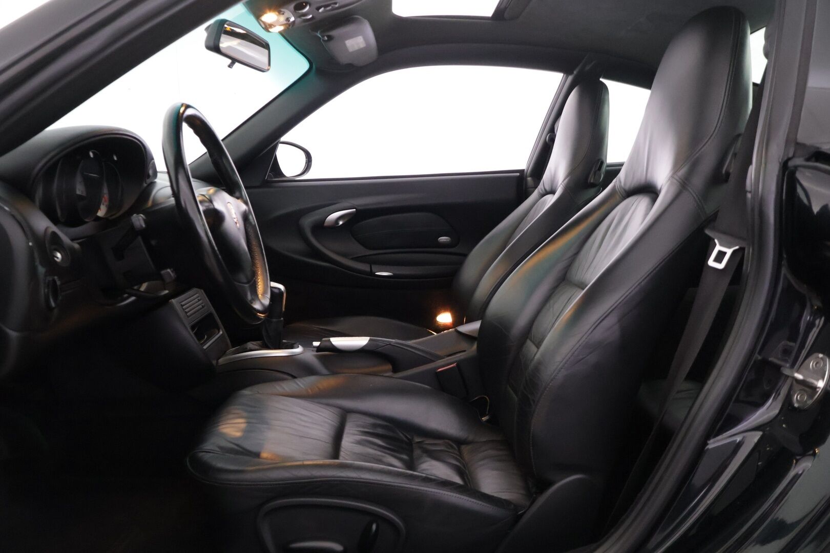 Porsche 911 2002 Carrera Coupé manuaali 996, 3.6L - Ikoninen urheiluauto upealla olemuksella! | Katsastettu ja huollettu | Kattoluukku | Tyylikäs äänimaailma |