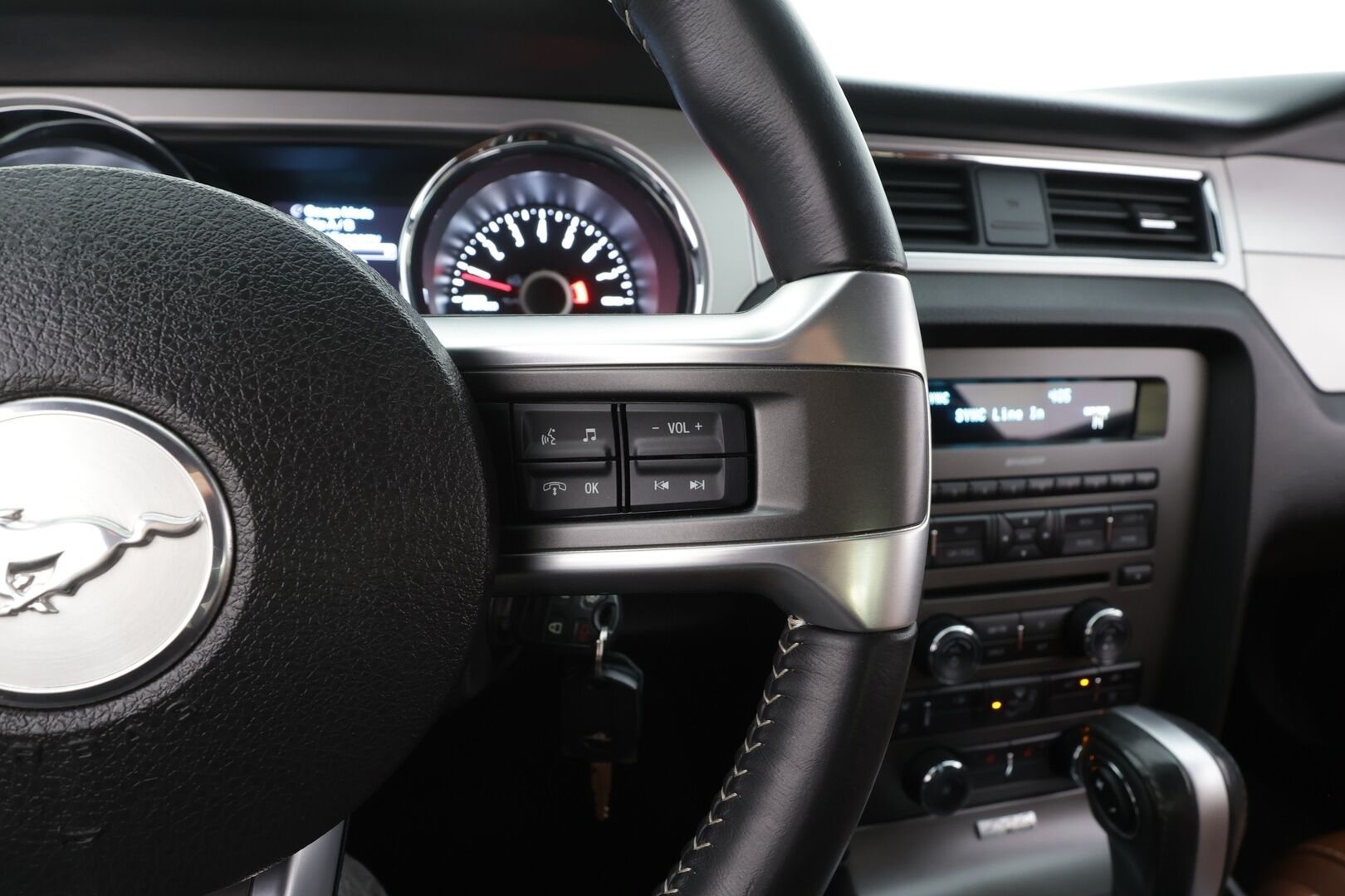 Ford Mustang 2014 3.7 V6 Coupe - | Harvinainen! | Facelift | Shaker audio | Nahat | BT audio | Vakkari | Ambient light | Xenon | 