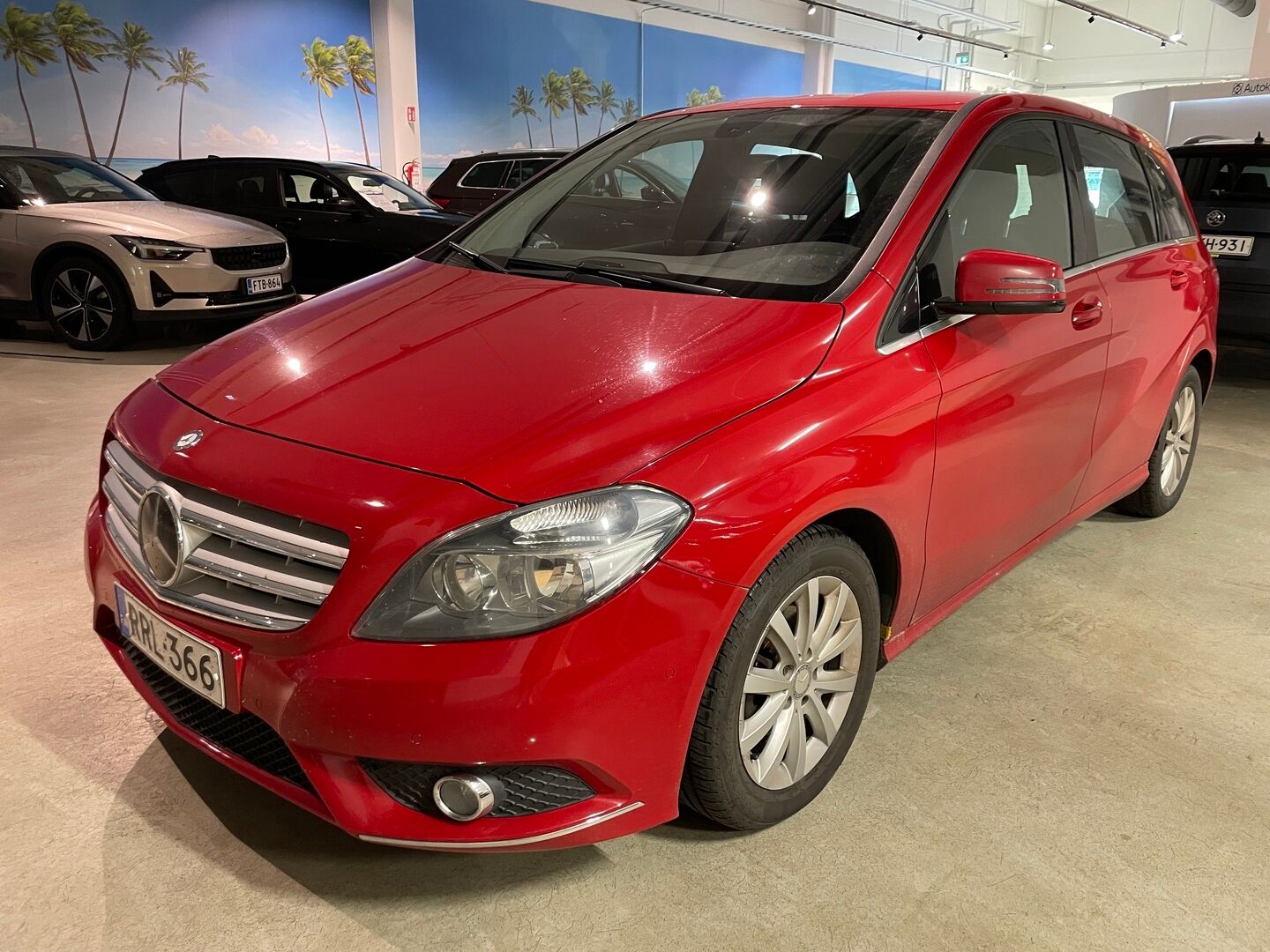Mercedes-Benz B 2013 180 BE A Premium Business - | Vakkari | Tutkat | Navi | Lohko | Kahdet hyväkuntoiset renkaat | Suomiauto |