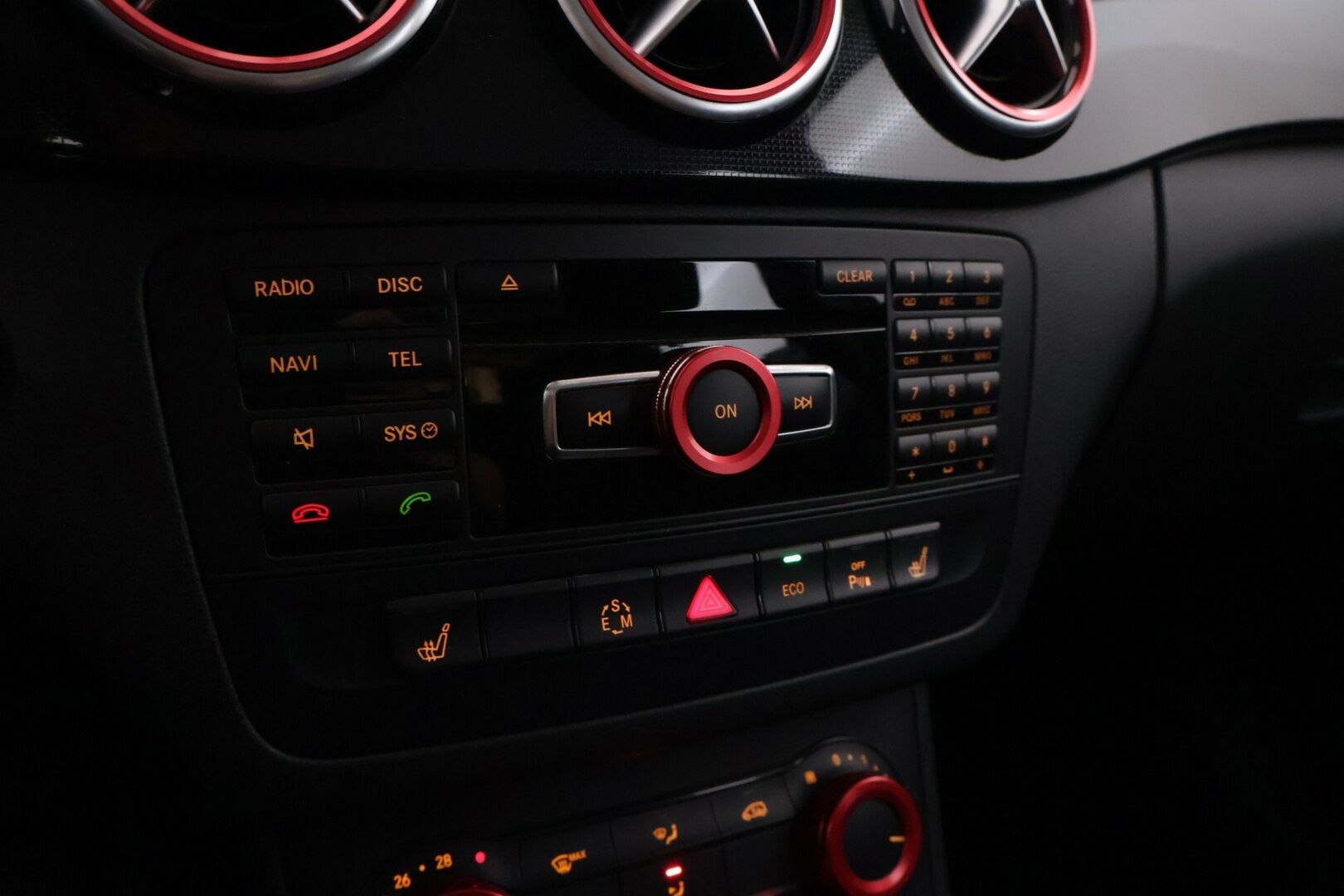 Mercedes-Benz B 2013 180 BE A Premium Business - | Vakkari | Tutkat | Navi | Lohko | Kahdet hyväkuntoiset renkaat | Suomiauto |