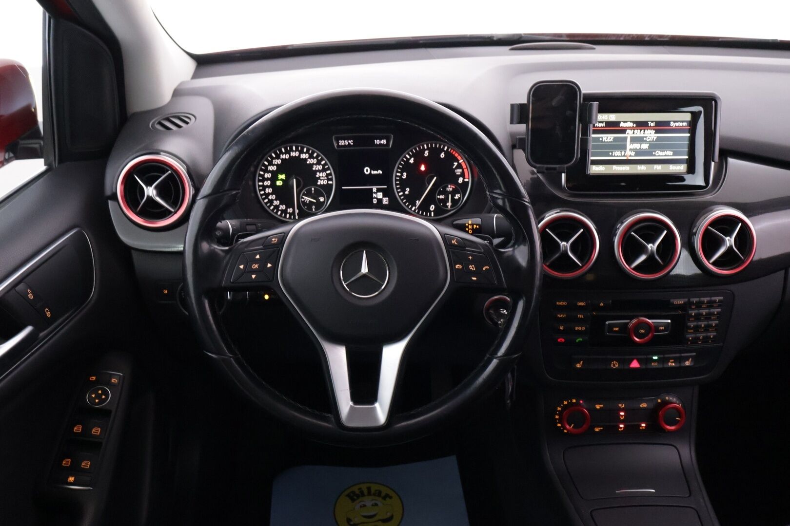 Mercedes-Benz B 2013 180 BE A Premium Business - | Vakkari | Tutkat | Navi | Lohko | Kahdet hyväkuntoiset renkaat | Suomiauto |