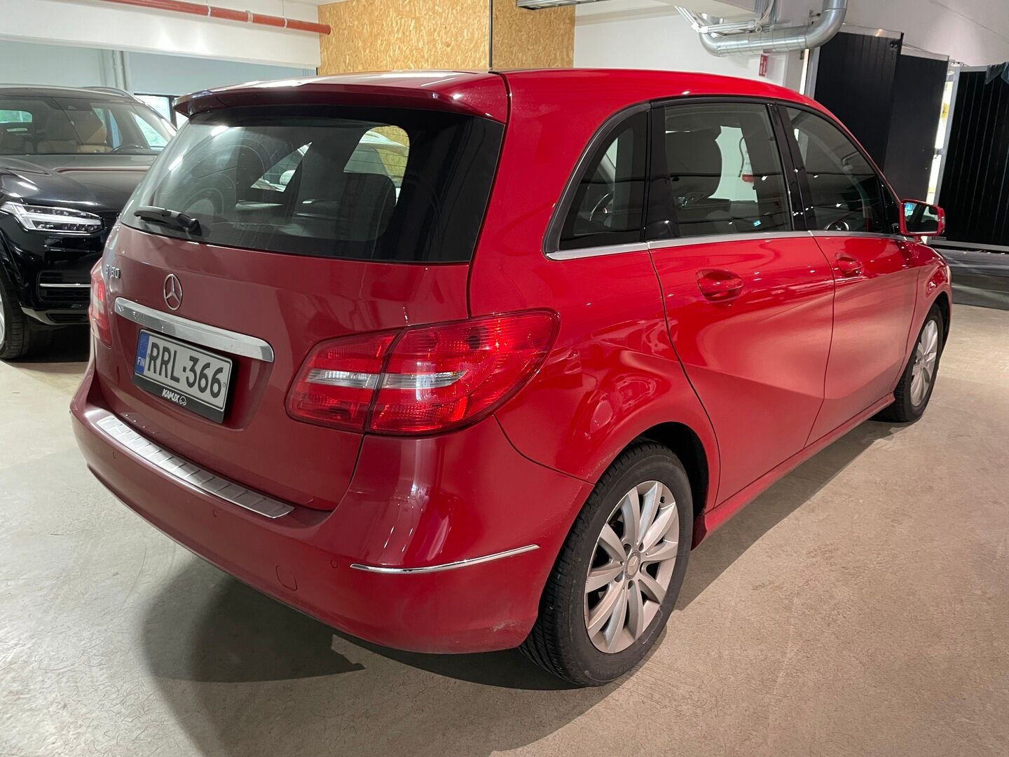 Mercedes-Benz B 2013 180 BE A Premium Business - | Vakkari | Tutkat | Navi | Lohko | Kahdet hyväkuntoiset renkaat | Suomiauto |