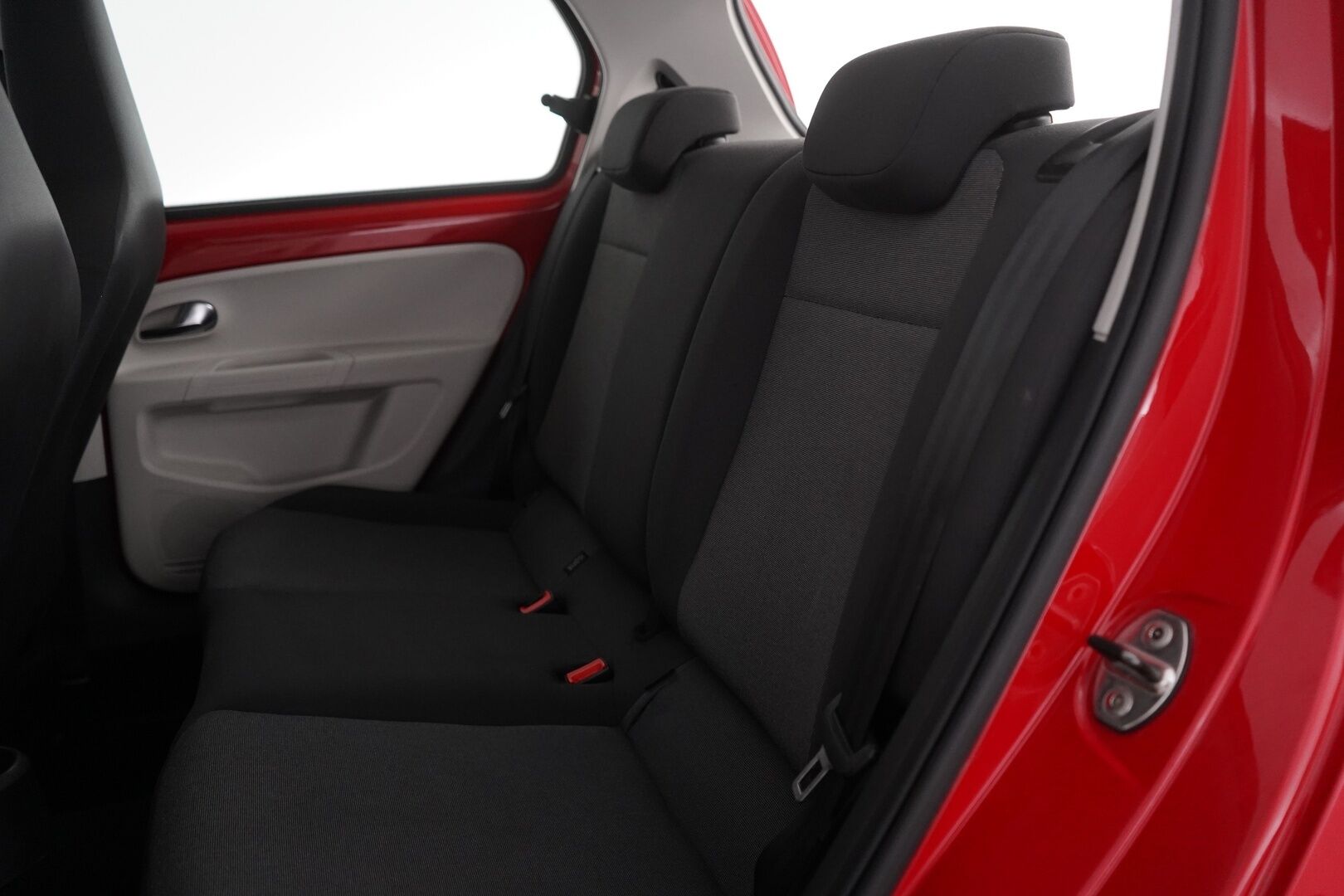 Volkswagen up! 2013 move up! 1,0 55 kW (75 hv) automatisoitu vaihteisto 4-ovinen *Ilmastointi / Lohko+sisähaara / AUX* - Suomi-auto / Kahdet hyvät Nokian renkaat / Viimeisin huolto 129tkm