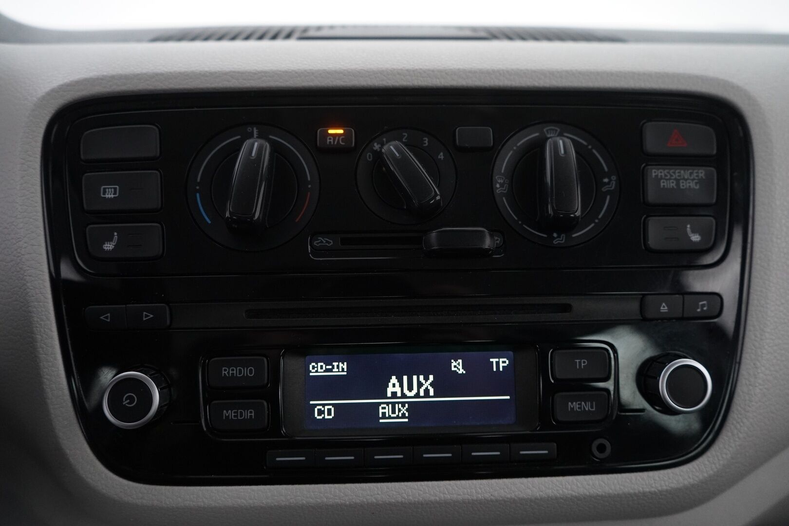 Volkswagen up! 2013 move up! 1,0 55 kW (75 hv) automatisoitu vaihteisto 4-ovinen *Ilmastointi / Lohko+sisähaara / AUX* - Suomi-auto / Kahdet hyvät Nokian renkaat / Viimeisin huolto 129tkm