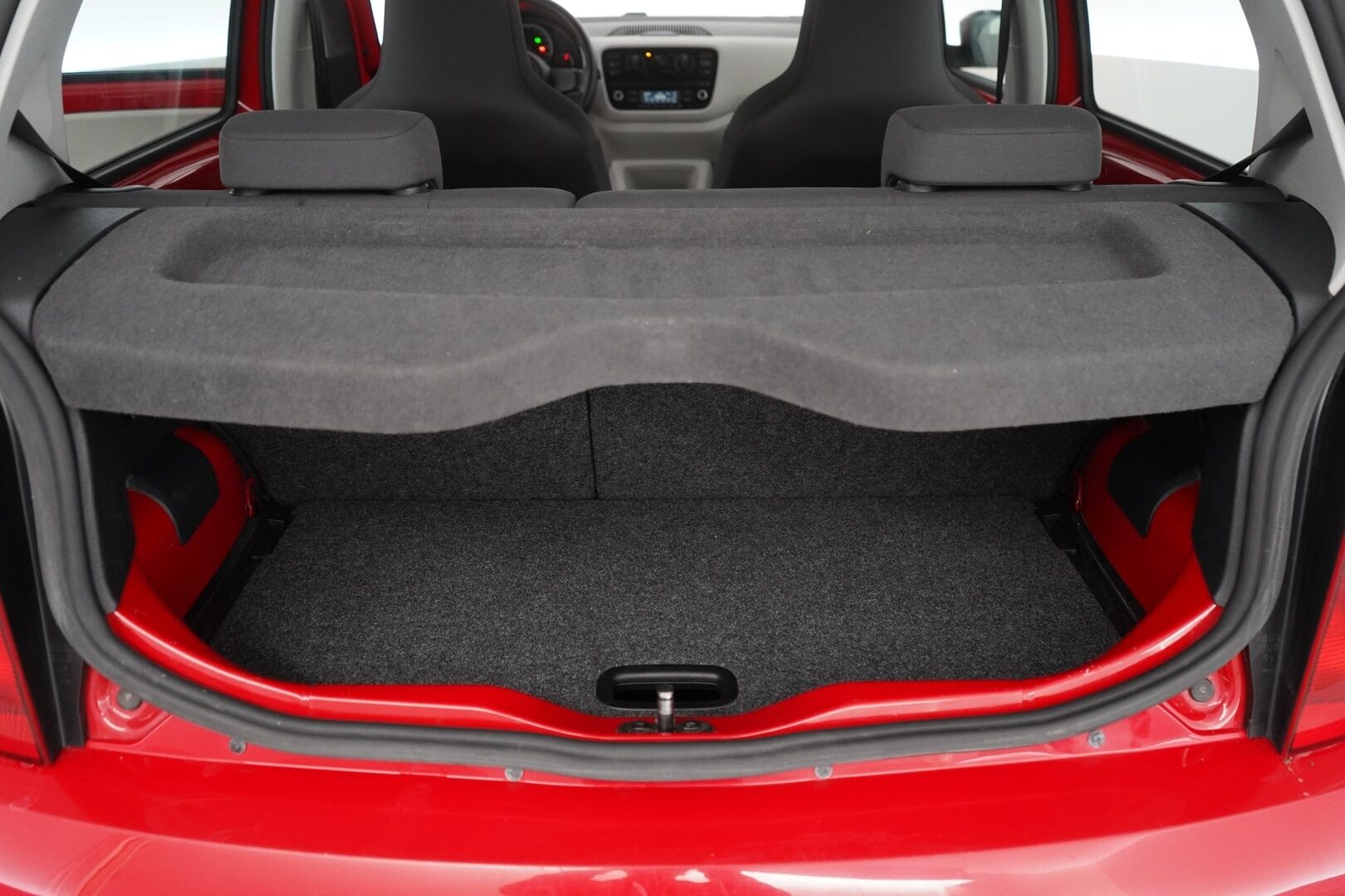 Volkswagen up! 2013 move up! 1,0 55 kW (75 hv) automatisoitu vaihteisto 4-ovinen *Ilmastointi / Lohko+sisähaara / AUX* - Suomi-auto / Kahdet hyvät Nokian renkaat / Viimeisin huolto 129tkm