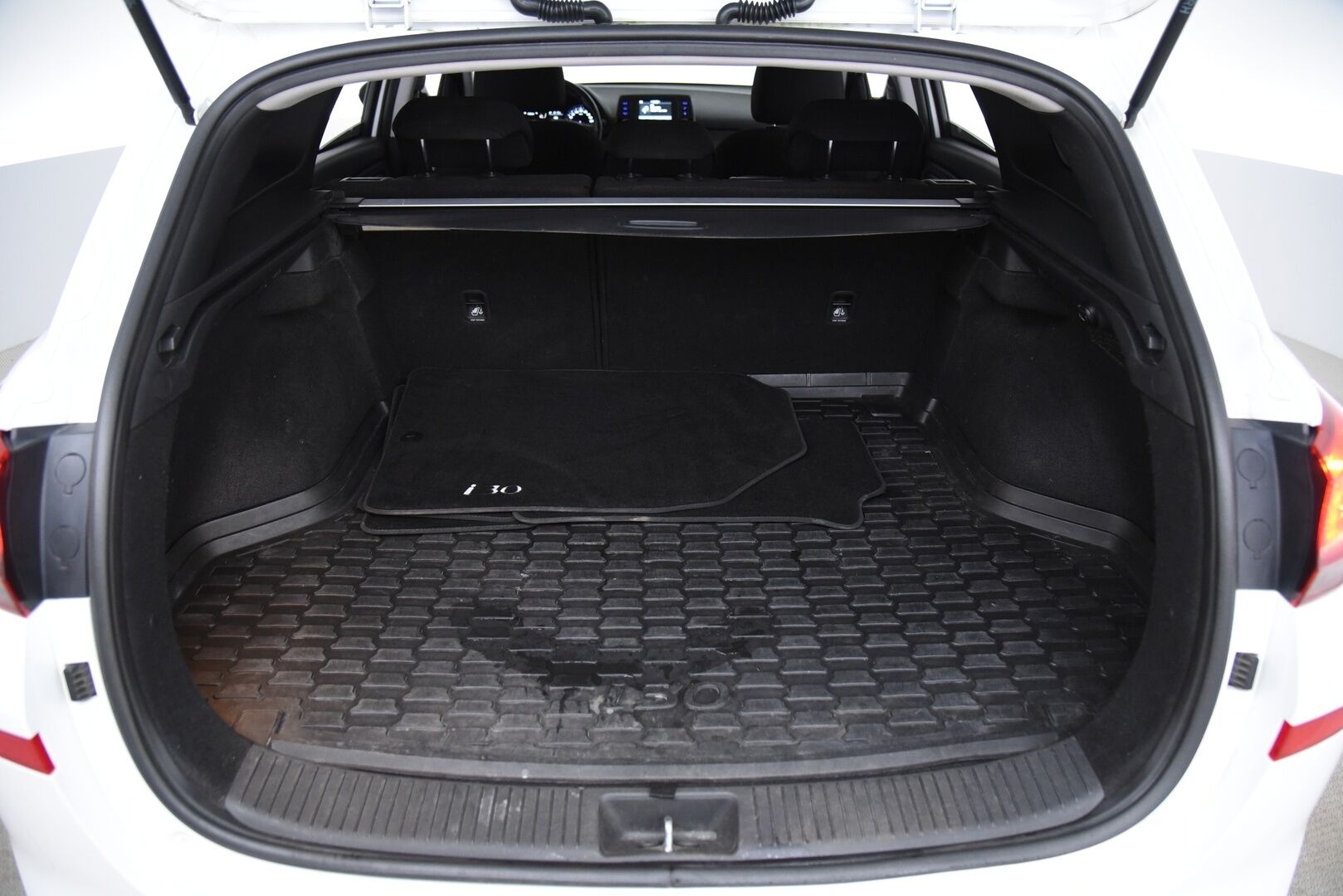 Hyundai i30 Wagon 2018 1,4 T-GDI 7DCT-aut. fresh plus * P.kamera / Ratinlämmitin / P.tutka / Lohkolämmitin / Vakkari * - Suomi-auto / Kaistanpitoavustin /  2x alumiinivanteet hyvillä renkailla - HULLUT AVAJAISHULINAT KORKOTARJOUS 3,29 %