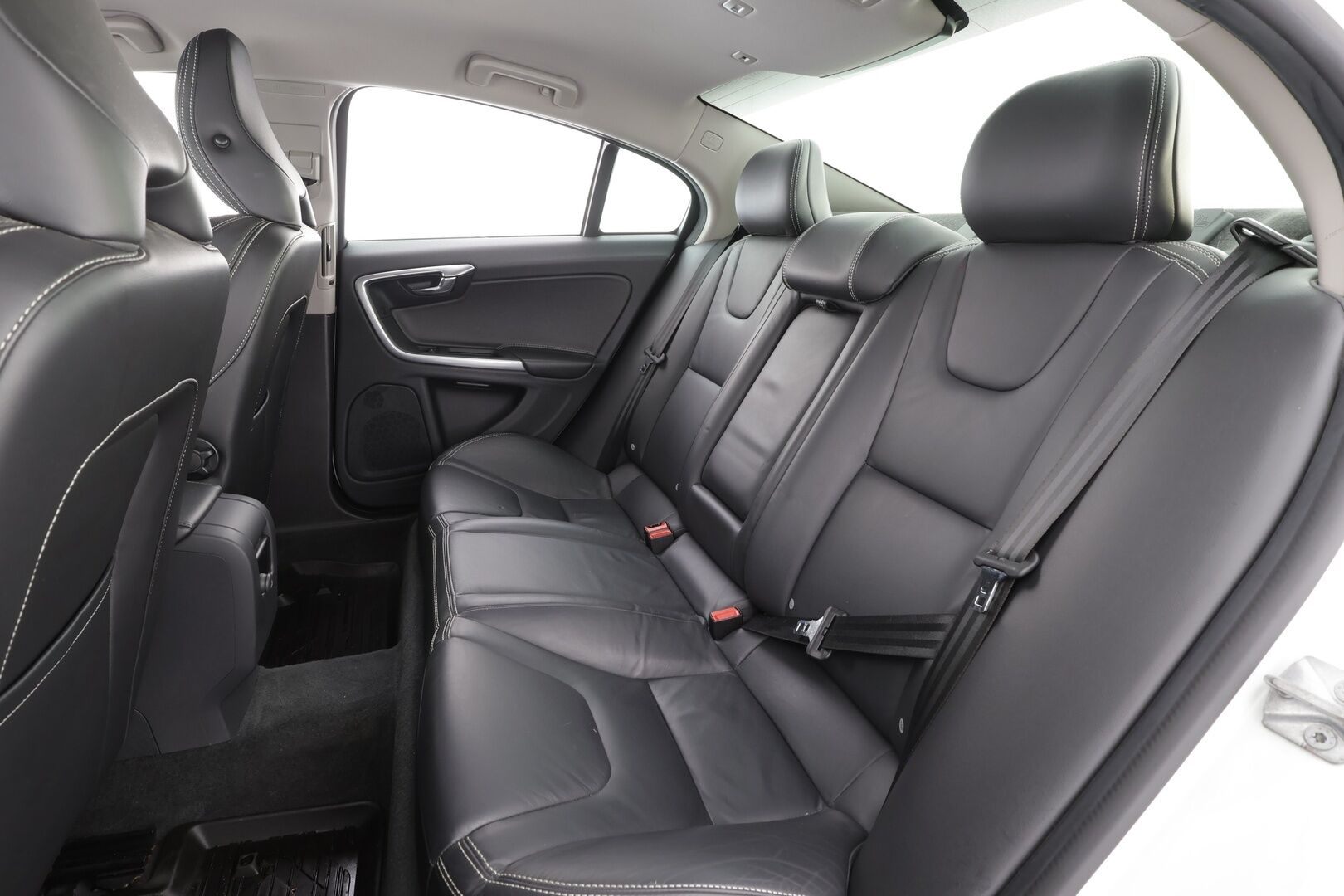 Volvo S60 2014 T3 Momentum aut - Vakkari | Webasto | Nahat | Tutkat | LED | Suomi-auto | Merkkihuollettu | Kahdet Renkaat | Jakopää tehty 09/2026!