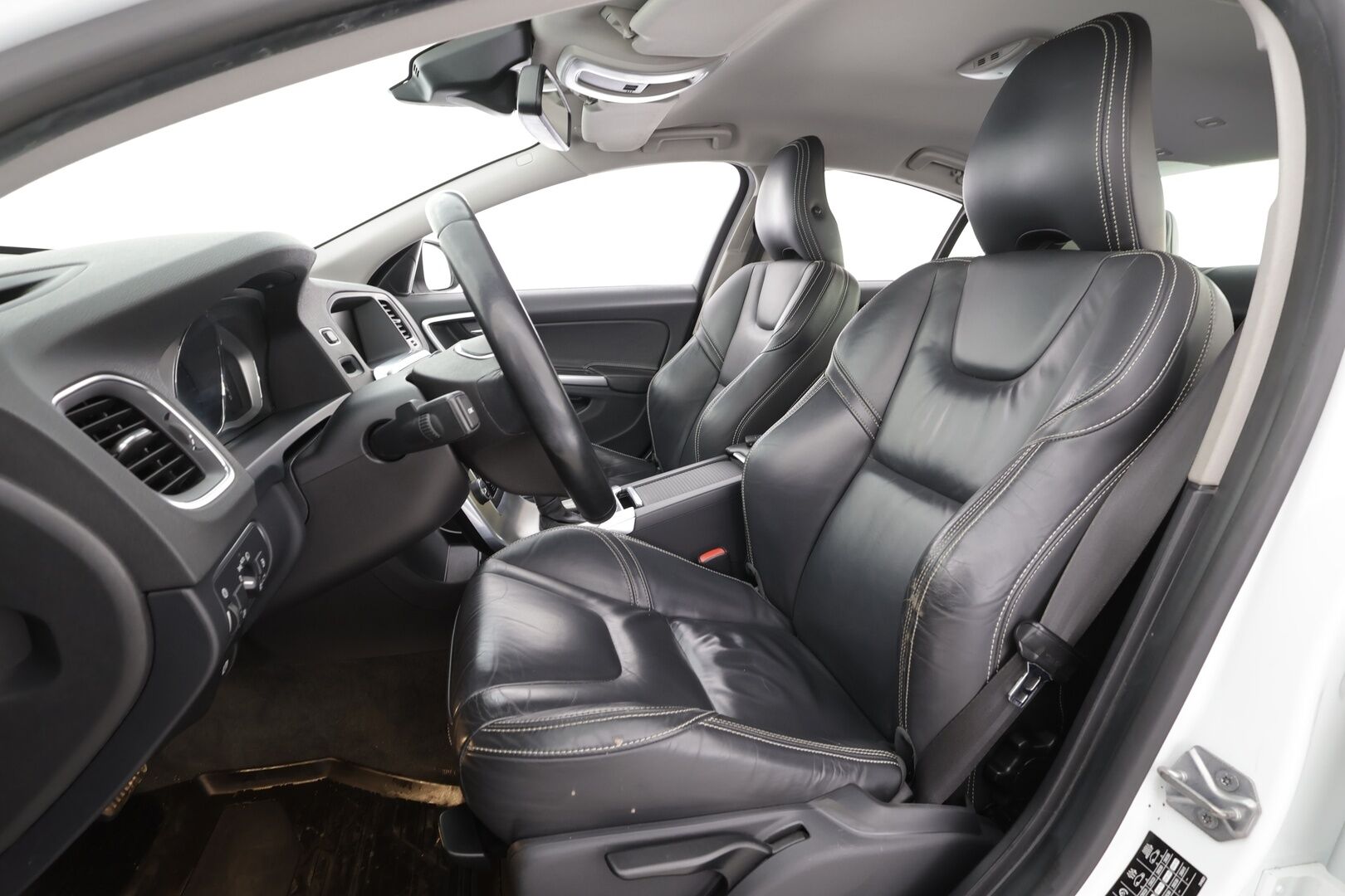 Volvo S60 2014 T3 Momentum aut - Vakkari | Webasto | Nahat | Tutkat | LED | Suomi-auto | Merkkihuollettu | Kahdet Renkaat | Jakopää tehty 09/2026!