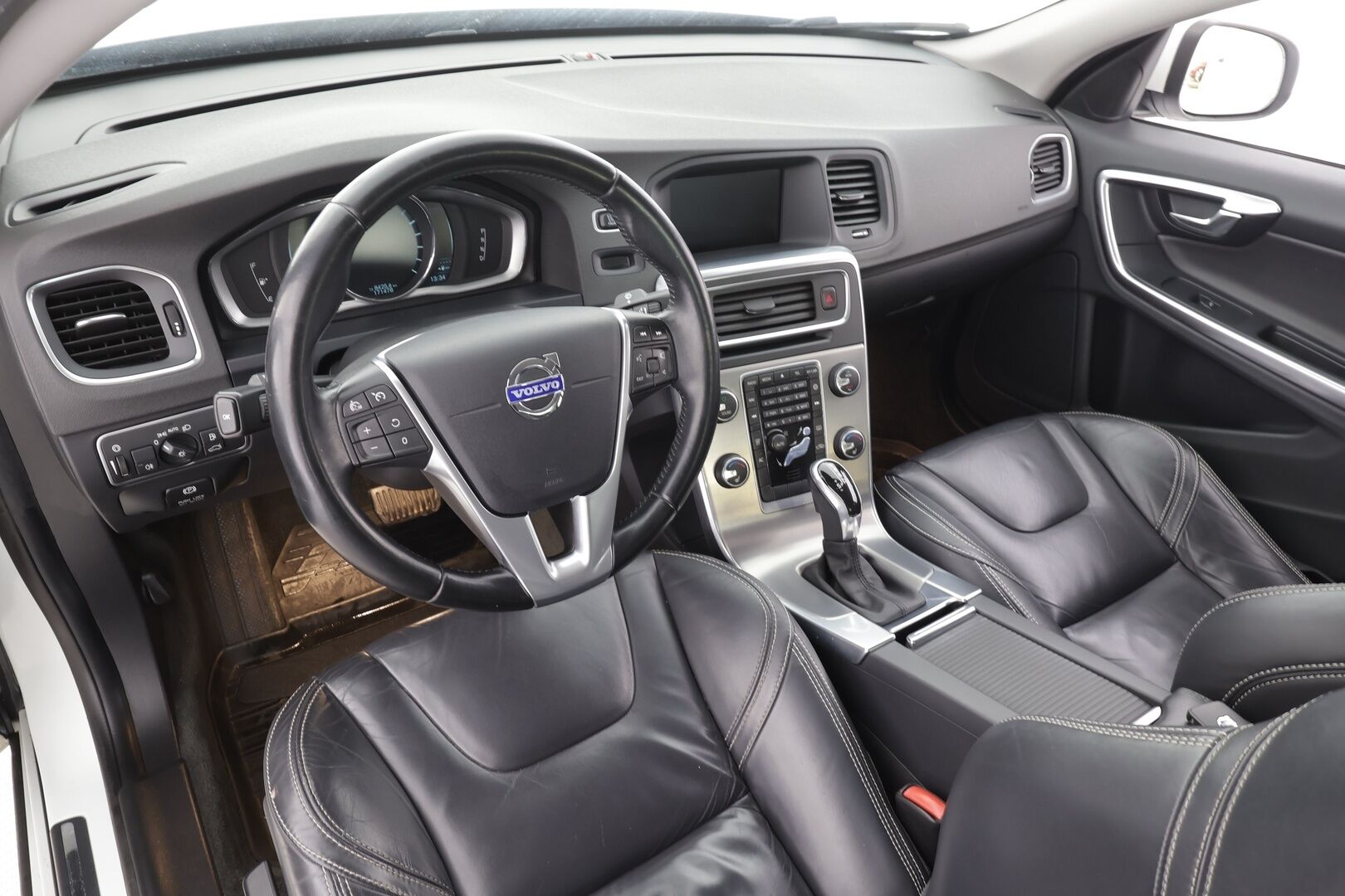 Volvo S60 2014 T3 Momentum aut - Vakkari | Webasto | Nahat | Tutkat | LED | Suomi-auto | Merkkihuollettu | Kahdet Renkaat | Jakopää tehty 09/2026!