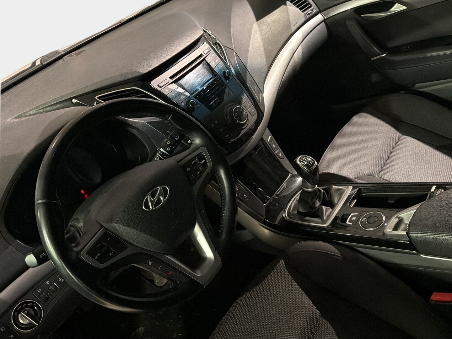 Hyundai i40 Wagon 2014 1,6 GDI 6MT ISG Classic - | Vakionopeudensäädin | Lohko+sisätila | LED-päiväajovalot | Koukku | Kahdet renkaat | Suomi-auto | 