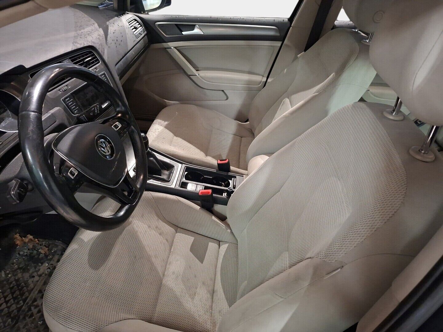 Volkswagen Golf 2014 Variant Comfortline 1,6 TDI 77 kW (105 hv) BlueMotion Technology - YritysOutlet - Myydään vain yrityksille *Juuri katsastettu / Hyvin huollettu / Kahdet renkaat alumiinivanteilla* - Tämä auto myydään YritysOutlet -valikoimasta vain yritykselle