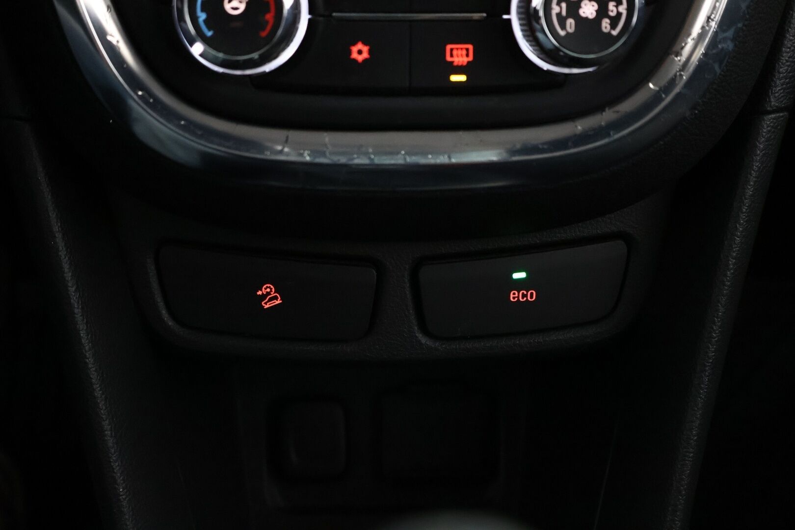Opel Mokka 2014 5-ov Enjoy 1,6 ecoFLEX Start/Stop 85kW MT5 - Suomi-auto / Vakkari / Lohkolämmitin / Ratinlämmitin / 2x renkaat / Särmä huoltohistoria / Juuri saapunut!