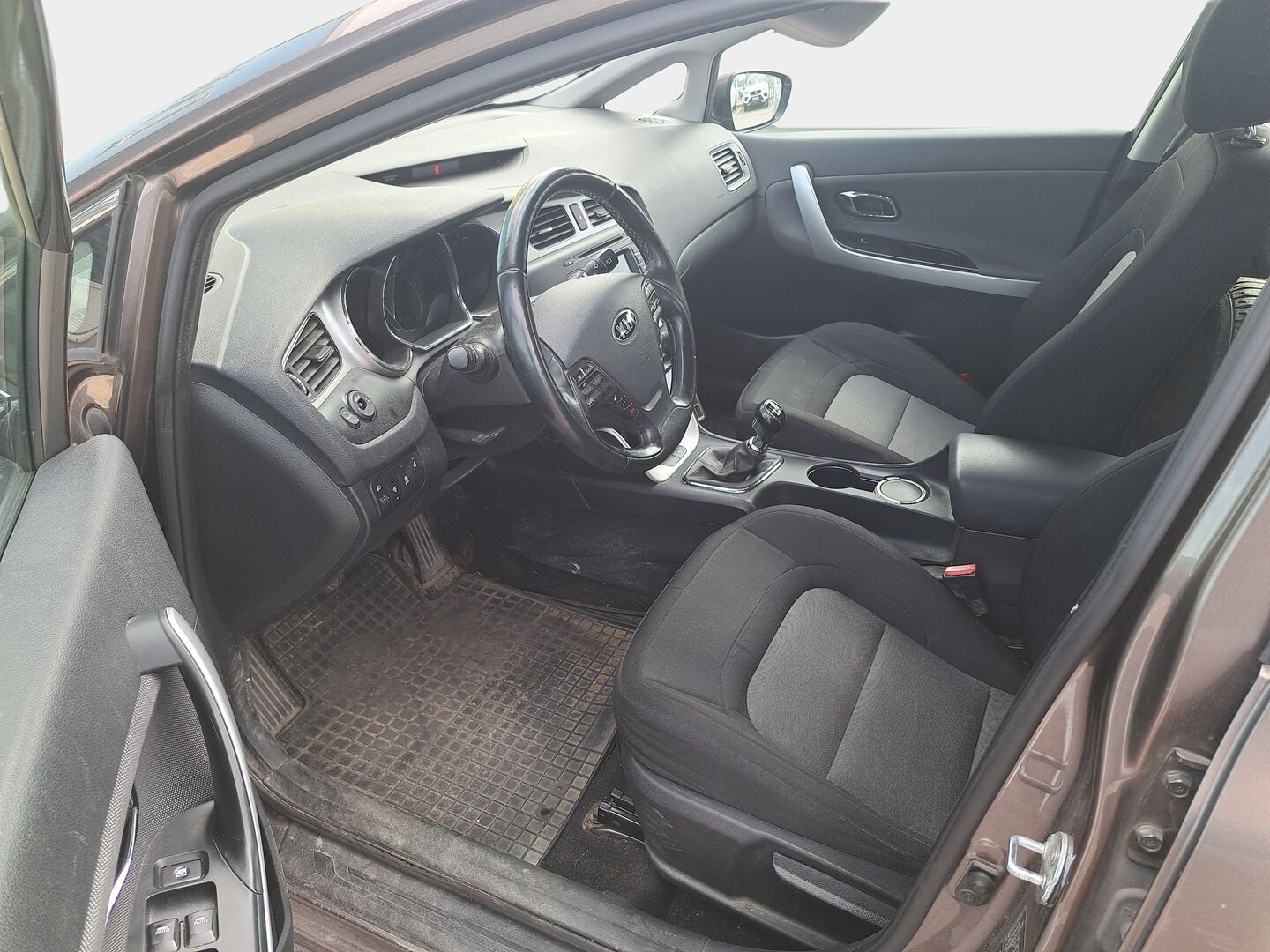 Kia cee'd 2014 1,6 CRDi ISG EX SW EcoDynamics - Suomiauto | Vetokoukku | Lohko & Sisäpistoke | Metalliväri | Peruutustutka | Vakkari | 12 Vuotta edellisellä omistajalla!