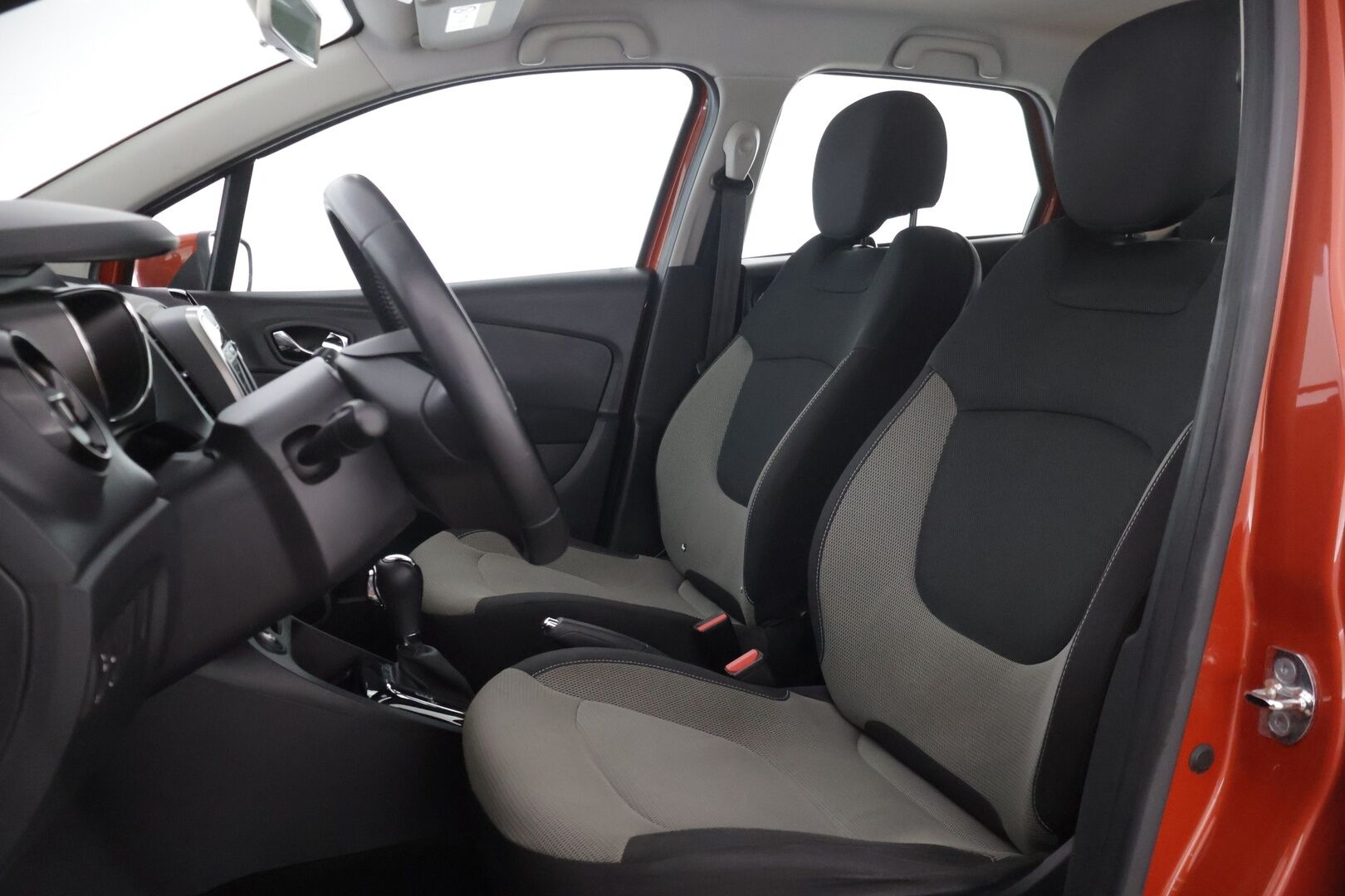 Renault Captur 2014 TCe 120 EDC-aut Expression - | Suomi-auto | Avaimeton kulku ja -käynnistys | Lohkolämmitin | Vakionopeudensäädin | Isofix | Bluetooth | 2x renkaat & vanteet | Katsastus voimassa 12/2026 saakka| 