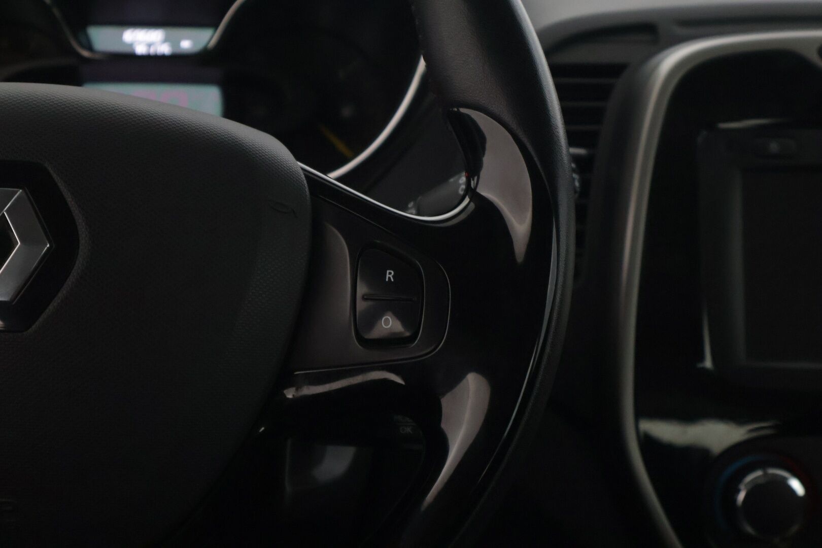 Renault Captur 2014 TCe 120 EDC-aut Expression - | Suomi-auto | Avaimeton kulku ja -käynnistys | Lohkolämmitin | Vakionopeudensäädin | Isofix | Bluetooth | 2x renkaat & vanteet | Katsastus voimassa 12/2026 saakka| 