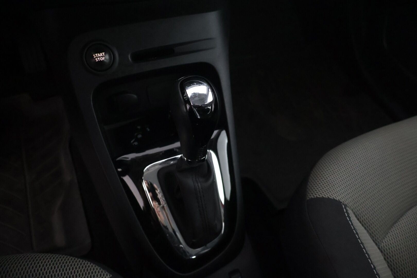 Renault Captur 2014 TCe 120 EDC-aut Expression - | Suomi-auto | Avaimeton kulku ja -käynnistys | Lohkolämmitin | Vakionopeudensäädin | Isofix | Bluetooth | 2x renkaat & vanteet | Katsastus voimassa 12/2026 saakka| 
