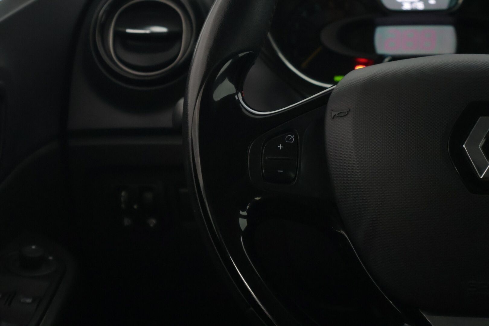 Renault Captur 2014 TCe 120 EDC-aut Expression - | Suomi-auto | Avaimeton kulku ja -käynnistys | Lohkolämmitin | Vakionopeudensäädin | Isofix | Bluetooth | 2x renkaat & vanteet | Katsastus voimassa 12/2026 saakka| 