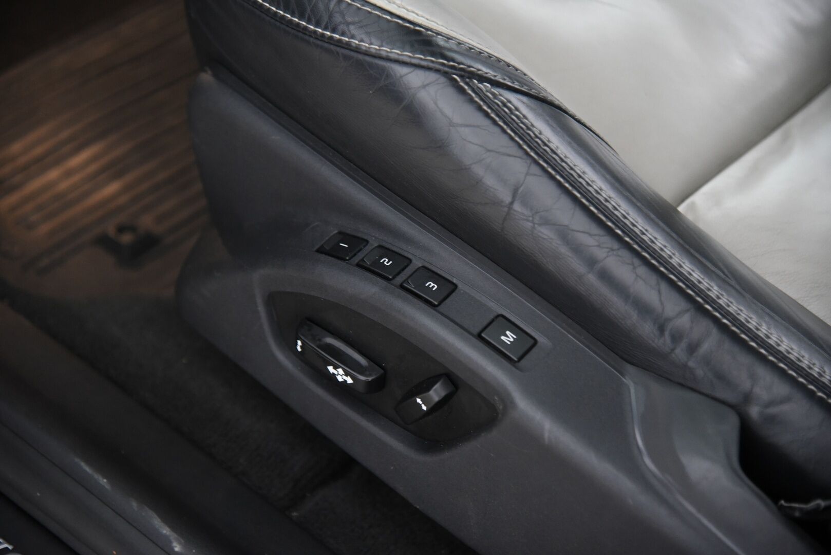 Volvo XC60 2014 D5 AWD Summum aut / Adap.vak / Vetokoukku / Blis / Sähk. takaluukku / Supervarusteltu! - Hihna vaihdettu 2025! / Suomi-auto /  Webasto / Volvo On Call - HULLUT AVAJAISHULINAT KORKOTARJOUS 3,29 %