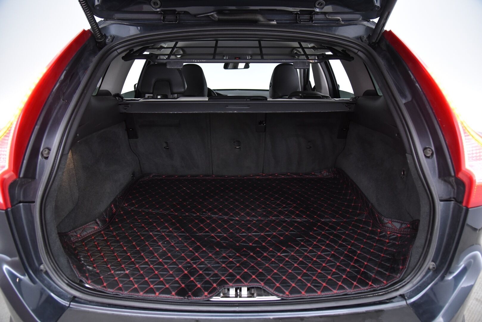 Volvo XC60 2014 D5 AWD Summum aut / Adap.vak / Vetokoukku / Blis / Sähk. takaluukku / Supervarusteltu! - Hihna vaihdettu 2025! / Suomi-auto /  Webasto / Volvo On Call - HULLUT AVAJAISHULINAT KORKOTARJOUS 3,29 %