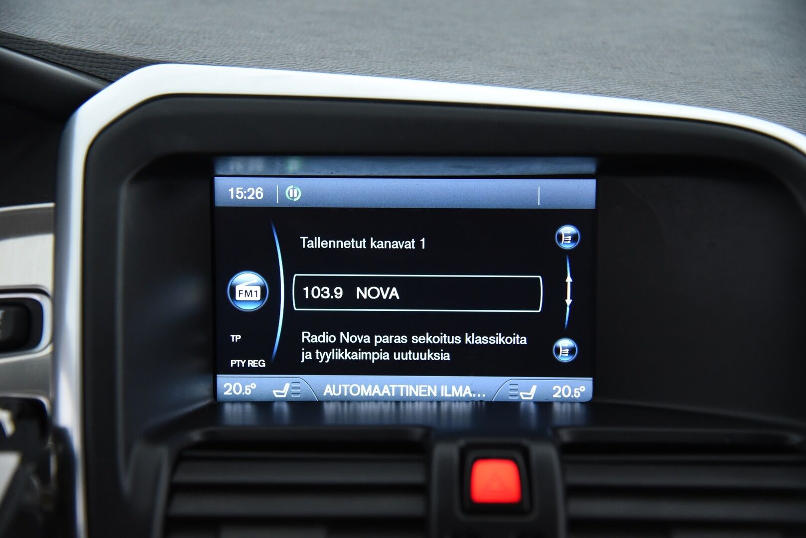 Volvo XC60 2014 D5 AWD Summum aut / Adap.vak / Vetokoukku / Blis / Sähk. takaluukku / Supervarusteltu! - Hihna vaihdettu 2025! / Suomi-auto /  Webasto / Volvo On Call - HULLUT AVAJAISHULINAT KORKOTARJOUS 3,29 %