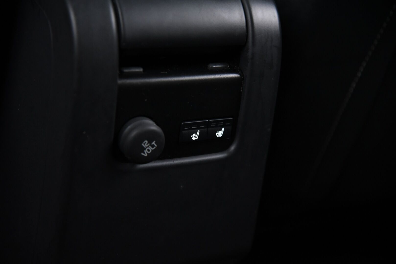 Volvo XC60 2014 D5 AWD Summum aut / Adap.vak / Vetokoukku / Blis / Sähk. takaluukku / Supervarusteltu! - Hihna vaihdettu 2025! / Suomi-auto /  Webasto / Volvo On Call - HULLUT AVAJAISHULINAT KORKOTARJOUS 3,29 %