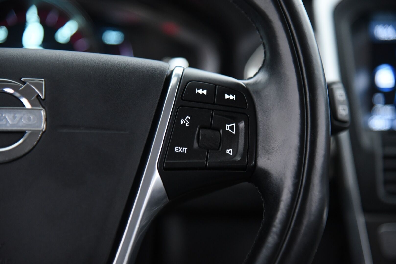 Volvo XC60 2014 D5 AWD Summum aut / Adap.vak / Vetokoukku / Blis / Sähk. takaluukku / Supervarusteltu! - Hihna vaihdettu 2025! / Suomi-auto /  Webasto / Volvo On Call - HULLUT AVAJAISHULINAT KORKOTARJOUS 3,29 %