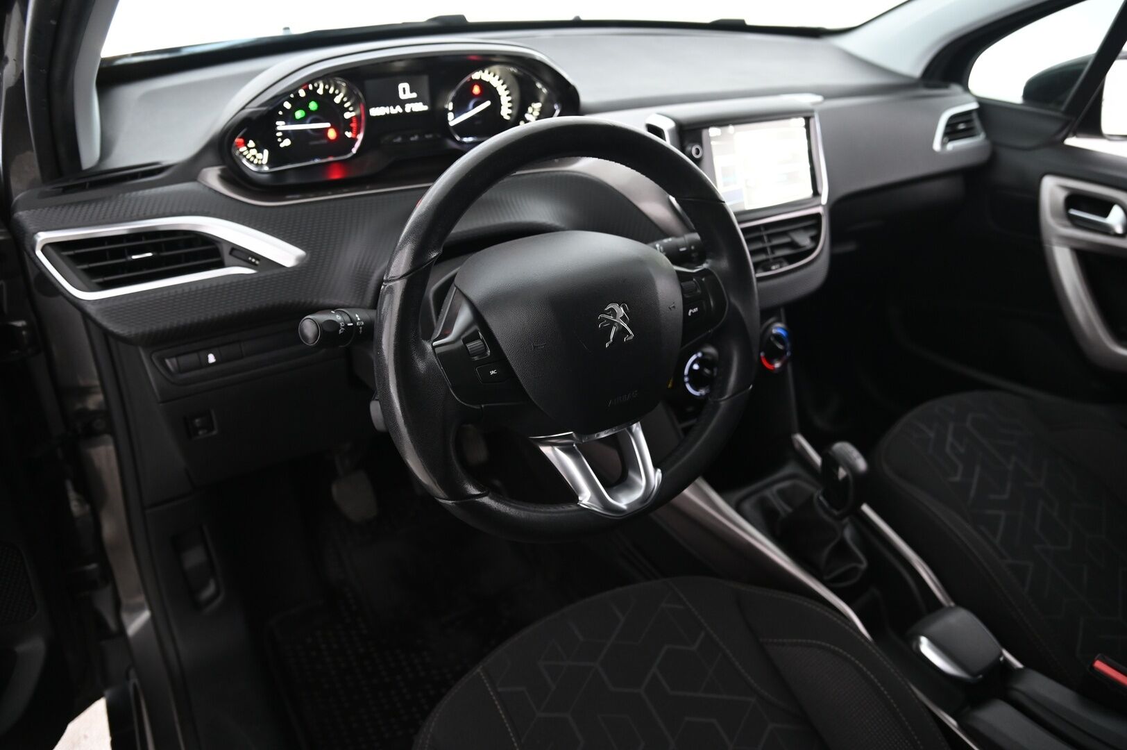Peugeot 2008 2013 Active *Suomi-auto / Vetokoukku / Bluetooth* - *Pitkä leima / Juuri Huollettu*