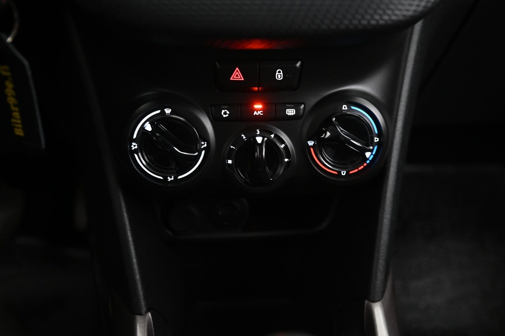 Peugeot 2008 2013 Active *Suomi-auto / Vetokoukku / Bluetooth* - *Pitkä leima / Juuri Huollettu*