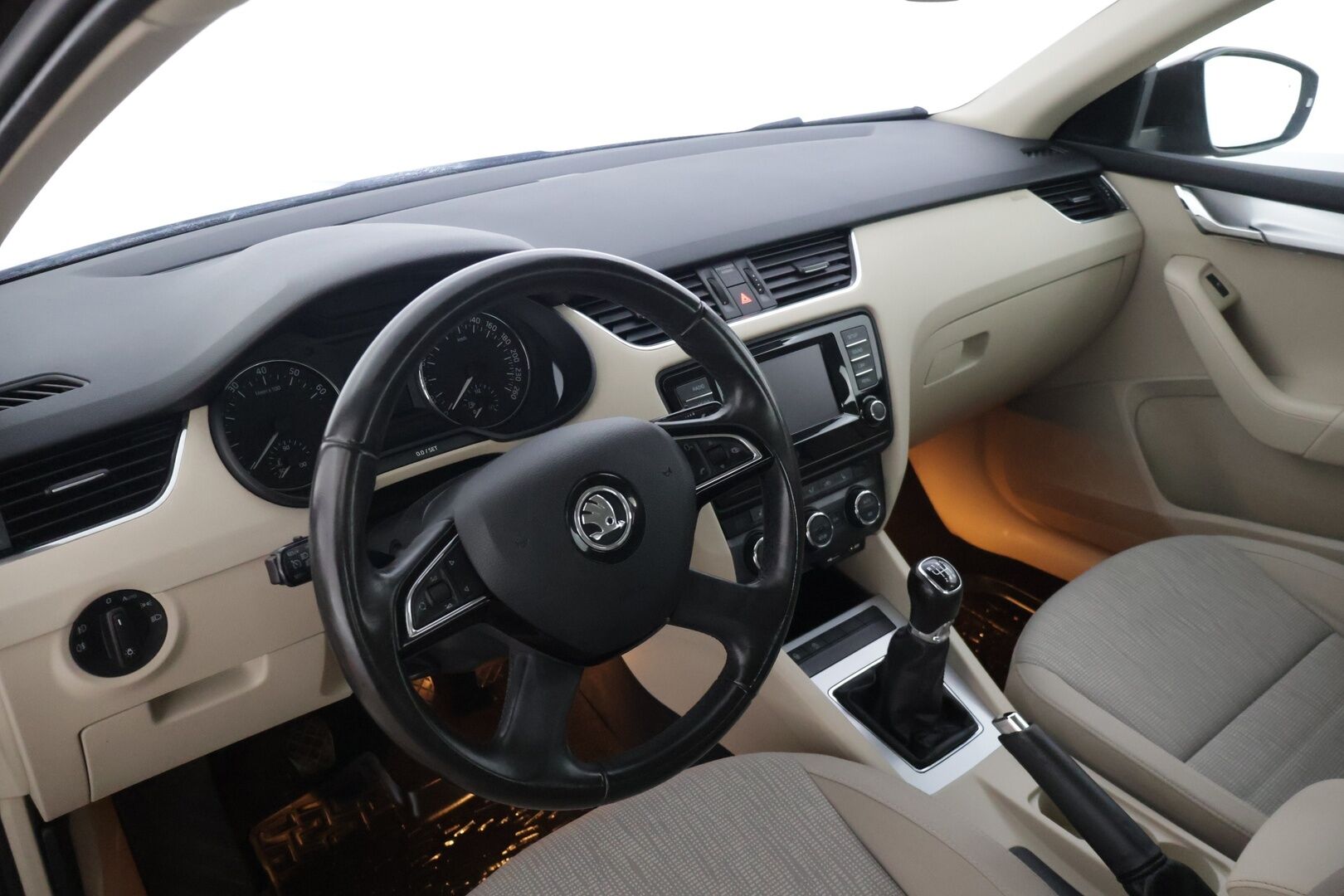 Skoda Octavia 2013 1,8 TSI Elegance - | Vakkari | Penkinlämmittimet | Webasto | Tutkat | Vetokoukku | Suomi.auto | Isofix | Sähk. takaluukku |