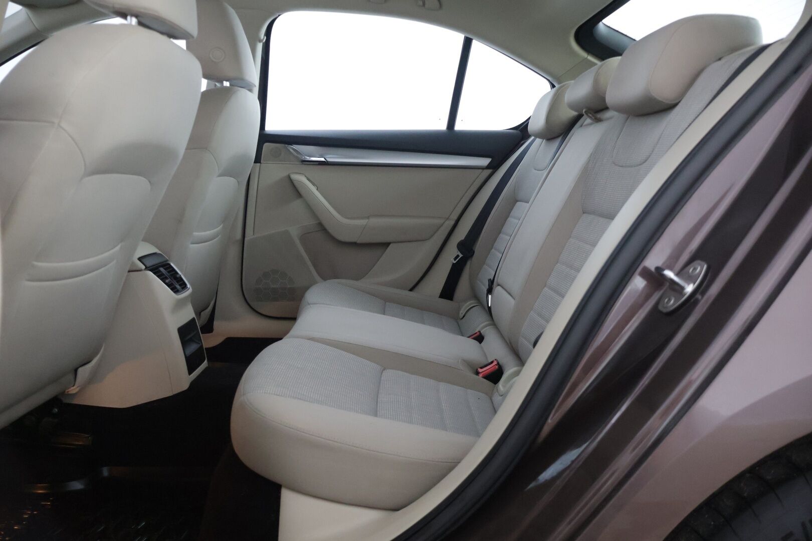 Skoda Octavia 2013 1,8 TSI Elegance - | Vakkari | Penkinlämmittimet | Webasto | Tutkat | Vetokoukku | Suomi.auto | Isofix | Sähk. takaluukku |
