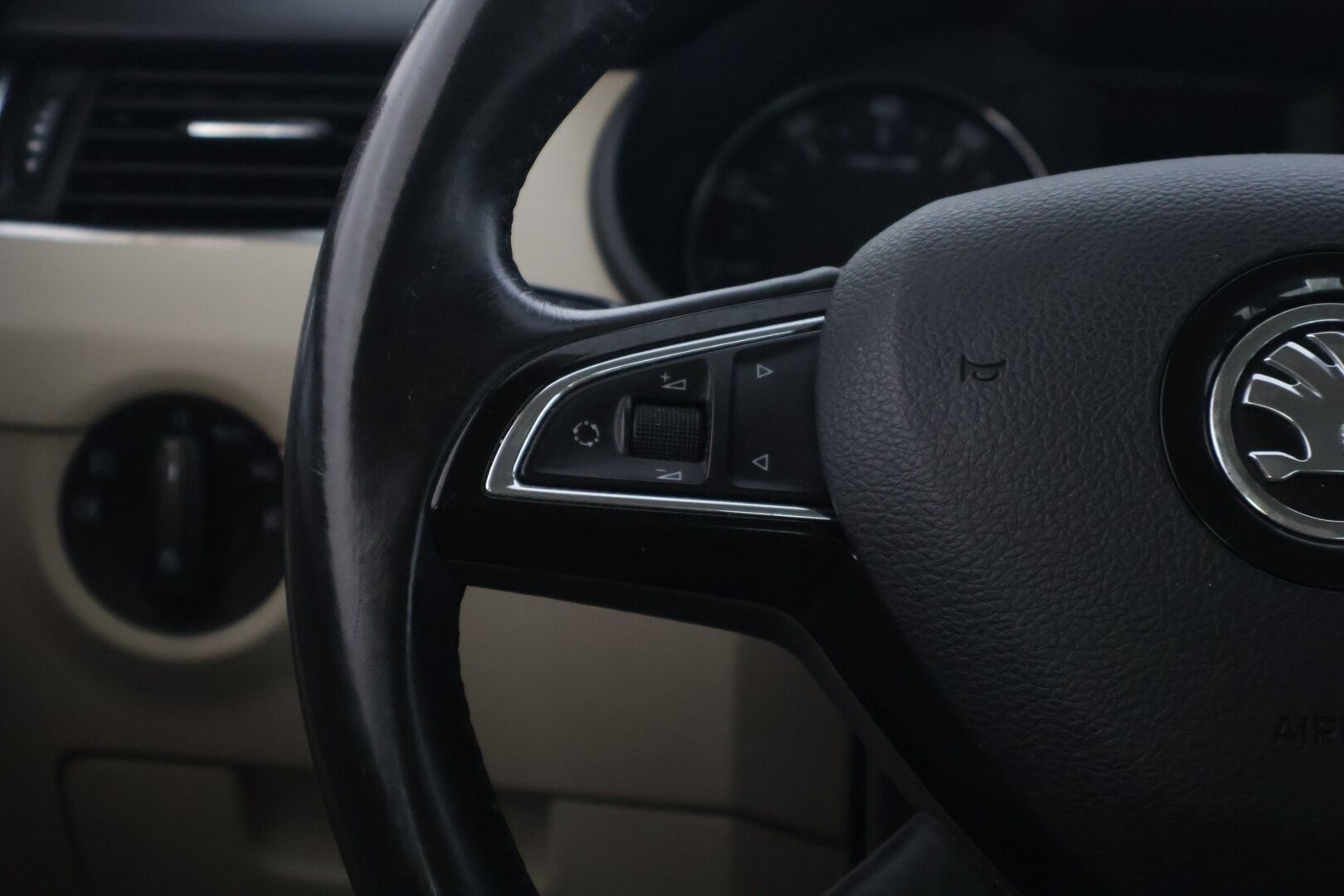 Skoda Octavia 2013 1,8 TSI Elegance - | Vakkari | Penkinlämmittimet | Webasto | Tutkat | Vetokoukku | Suomi.auto | Isofix | Sähk. takaluukku |