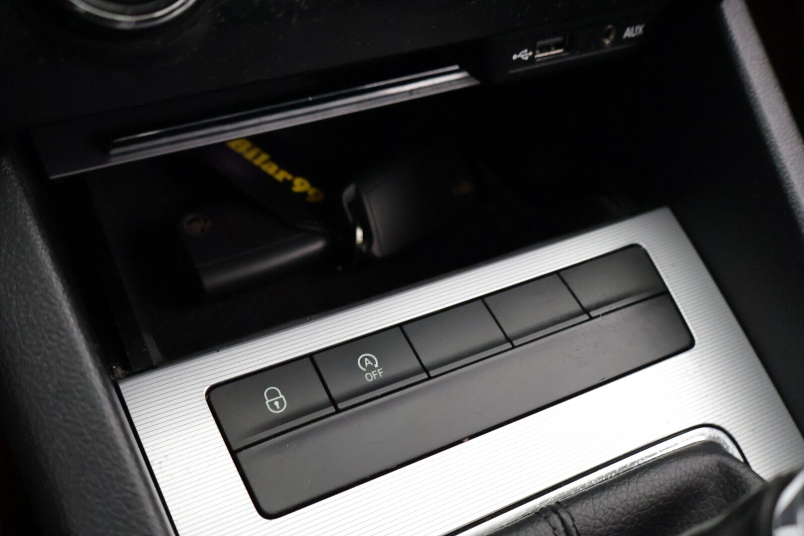 Skoda Octavia 2014 1,6 TDI Elegance * Vetokoukku / Suomi-auto / Vakkari / Lohko * - Kahdet todella hyvät renkaat!