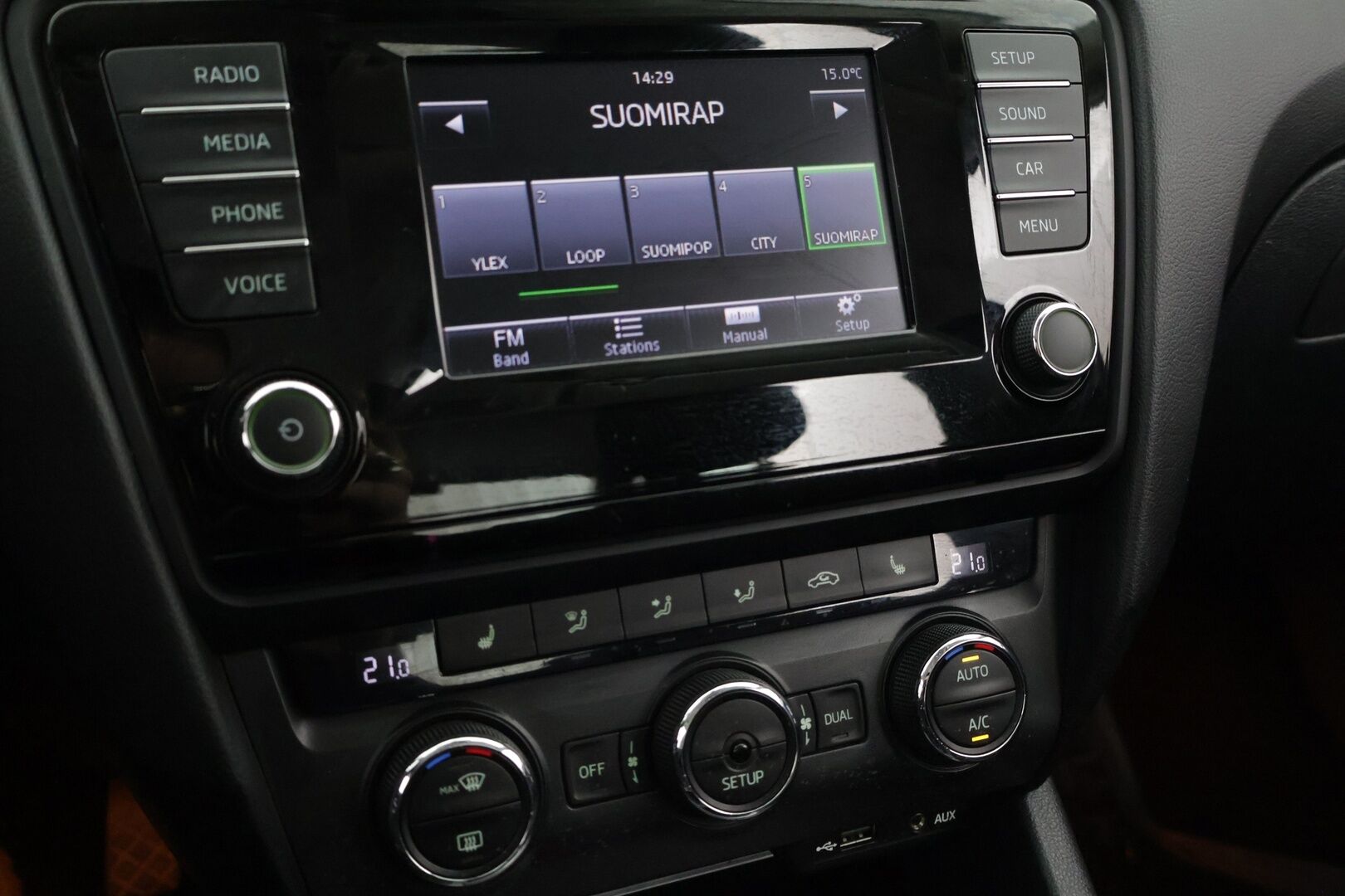 Skoda Octavia 2014 1,6 TDI Elegance - YritysOutlet - Myydään vain yrityksille * Vetokoukku / Suomi-auto / Vakkari / Lohko * - Kahdet renkaat!