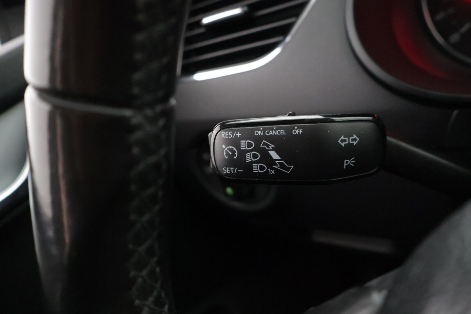 Skoda Octavia 2014 1,6 TDI Elegance * Vetokoukku / Suomi-auto / Vakkari / Lohko * - Kahdet todella hyvät renkaat!