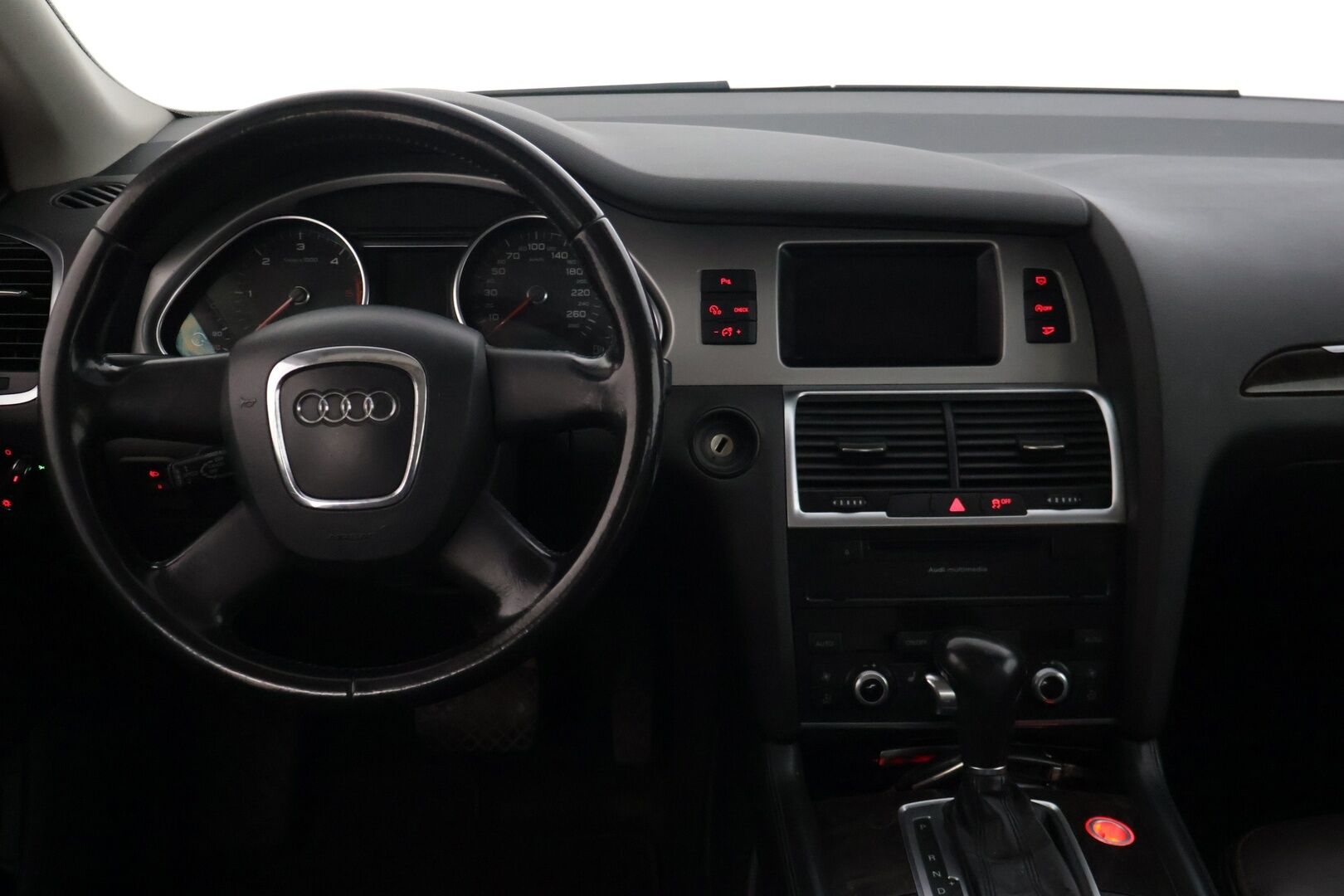 Audi Q7 2010 YritysOutlet - Myydään vain yrityksille -3,0 V6 TDI DPF 176 kW quattro tiptronic-autom. 5-ist. Start-Stop - *Vakionopeudensäädin / Automaattinen ilmastointi / Nahkapenkit / Vetokoukku / Pysäköintitutkat*