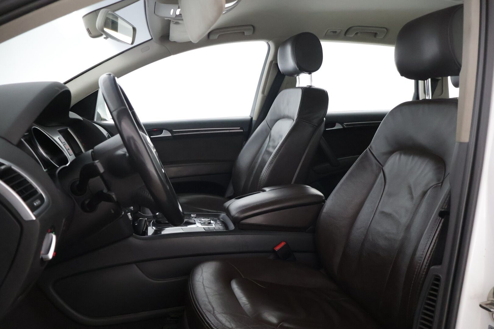 Audi Q7 2010 YritysOutlet - Myydään vain yrityksille -3,0 V6 TDI DPF 176 kW quattro tiptronic-autom. 5-ist. Start-Stop - *Vakionopeudensäädin / Automaattinen ilmastointi / Nahkapenkit / Vetokoukku / Pysäköintitutkat*