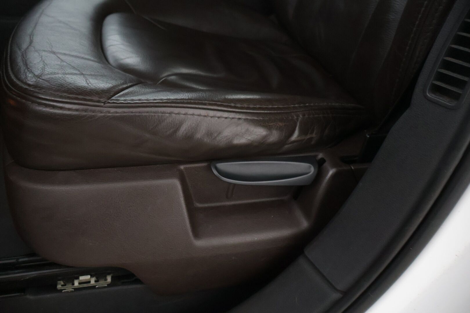 Audi Q7 2010 YritysOutlet - Myydään vain yrityksille -3,0 V6 TDI DPF 176 kW quattro tiptronic-autom. 5-ist. Start-Stop - *Vakionopeudensäädin / Automaattinen ilmastointi / Nahkapenkit / Vetokoukku / Pysäköintitutkat*