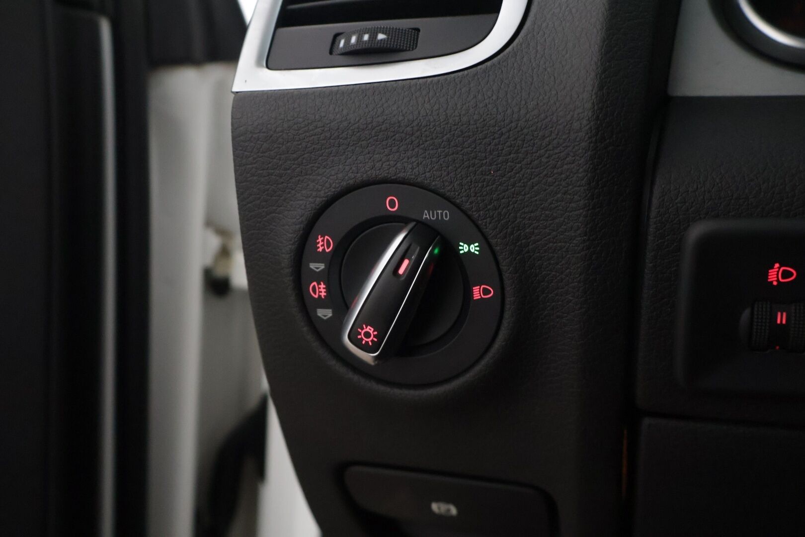 Audi Q7 2010 YritysOutlet - Myydään vain yrityksille -3,0 V6 TDI DPF 176 kW quattro tiptronic-autom. 5-ist. Start-Stop - *Vakionopeudensäädin / Automaattinen ilmastointi / Nahkapenkit / Vetokoukku / Pysäköintitutkat*