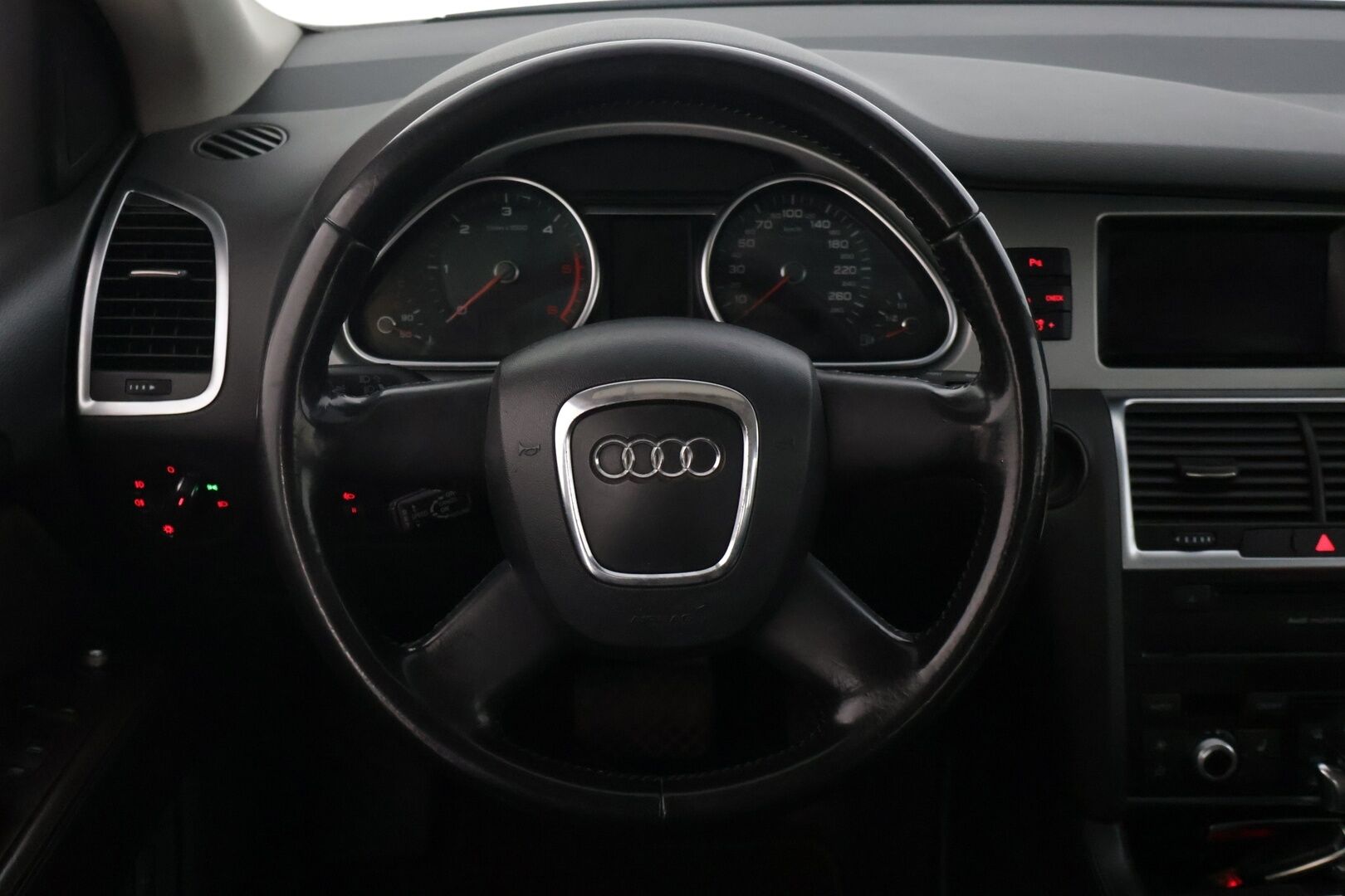 Audi Q7 2010 YritysOutlet - Myydään vain yrityksille -3,0 V6 TDI DPF 176 kW quattro tiptronic-autom. 5-ist. Start-Stop - *Vakionopeudensäädin / Automaattinen ilmastointi / Nahkapenkit / Vetokoukku / Pysäköintitutkat*