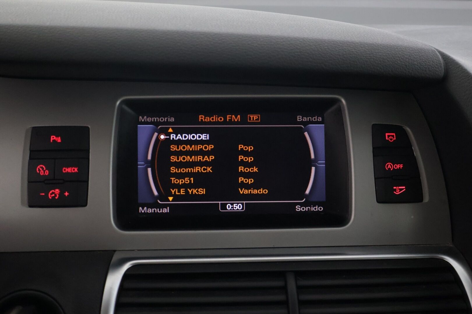 Audi Q7 2010 YritysOutlet - Myydään vain yrityksille -3,0 V6 TDI DPF 176 kW quattro tiptronic-autom. 5-ist. Start-Stop - *Vakionopeudensäädin / Automaattinen ilmastointi / Nahkapenkit / Vetokoukku / Pysäköintitutkat*